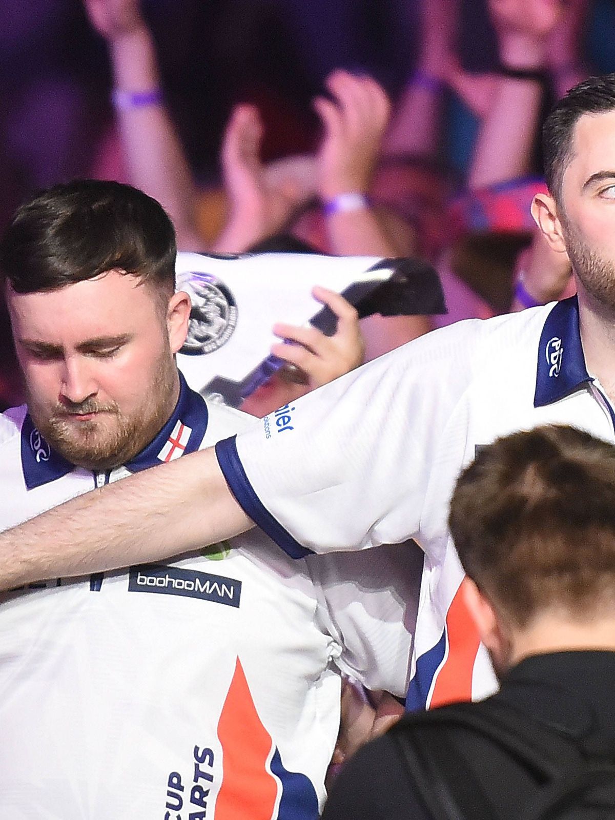 14.06.2025, xhbx, Dart World Cup of Darts 2025, v.l. Luke Littler (England), Luke Humphries (England) (DFL DFB REGULATIONS PROHIBIT ANY USE OF PHOTOGRAPHS as IMAGE SEQUENCES and or QUASI-VIDEO) Fra...