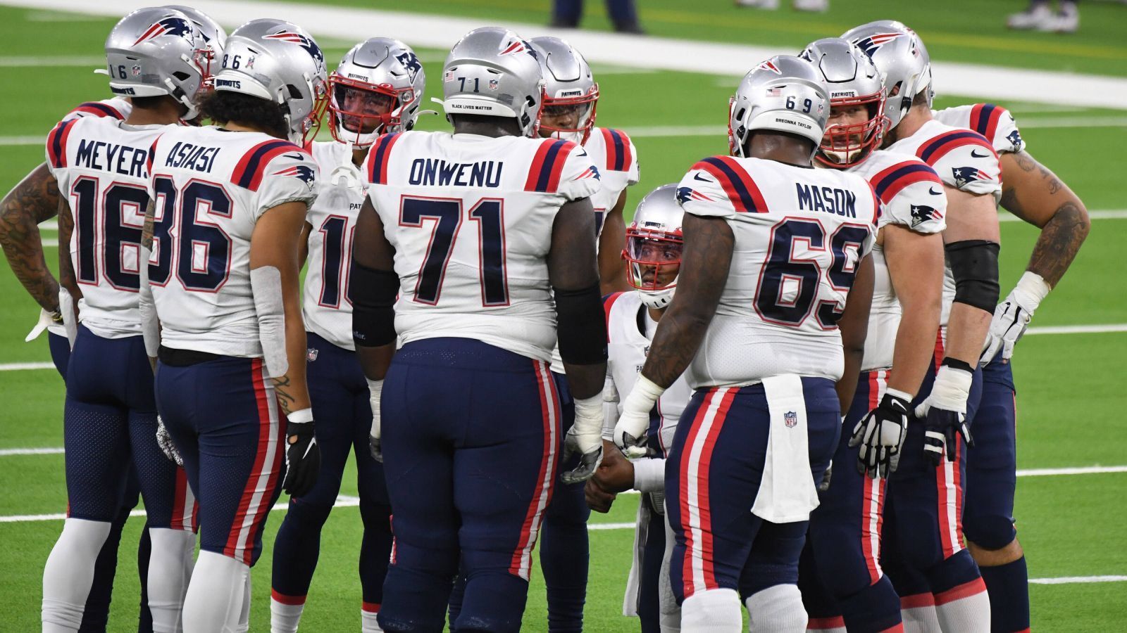 
                <strong>New England Patriots</strong><br>
                Und auch der Kader der New England Patriots entschied sich für einen Verzicht. "Aus Solidarität mit anderen Spielern in der gesamten NFL und im Interesse unserer Gesundheit und Sicherheit werden viele von uns bei den New England Patriots von ihrem Recht Gebrauch machen, in dieser Offseason nicht an freiwilligen Trainingseinheiten teilzunehmen", heißt es in einem Statement. 
              