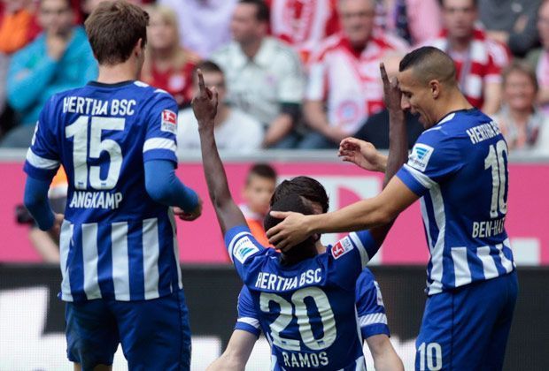 
                <strong>Aufsteiger der Hinrunde: Hertha BSC</strong><br>
                In der Hauptstadt wird wieder vom Europapokal geträumt. Nach zwei Abstiegen binnen zwei Jahren legt Hertha BSC das Image des Fahrstuhlvereins unter Trainer Jos Luhukay ab und mischt die Bundesliga auf. Dank dreier Siege zum Hinrundenschluss überwintert die Alte Dame auf Rang sechs
              