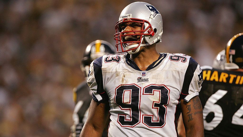 
                <strong>Defensive Line</strong><br>
                Richard Seymour (im Bild): 2001 - 2008, 111 Spiele, 3 Super Bowl-SiegeVince Wilfork: 2004 - 2014, 158 Spiele, 2 Super Bowl-SiegeTy Warren: 2003 - 2009, 105 Spiele, 2 Super Bowl-Siege
              