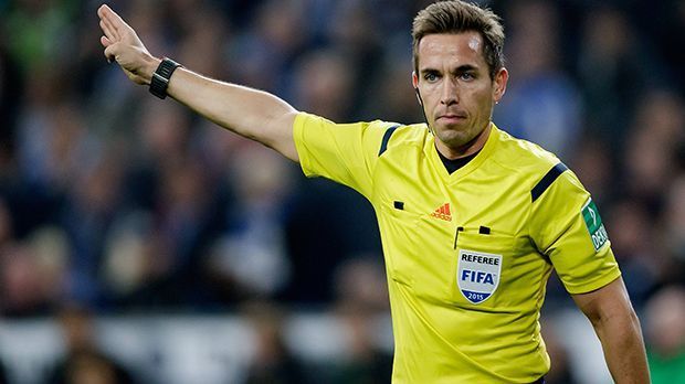 
                <strong>Tobias Stieler (Hamburg)</strong><br>
                Tobias Stieler (Hamburg): Seine erste Bundesliga-Begegnung leitete Tobias Stieler vor knapp vier Jahren. Seit 2014 ist er in der Liste der FIFA-Schiedsrichter.
              
