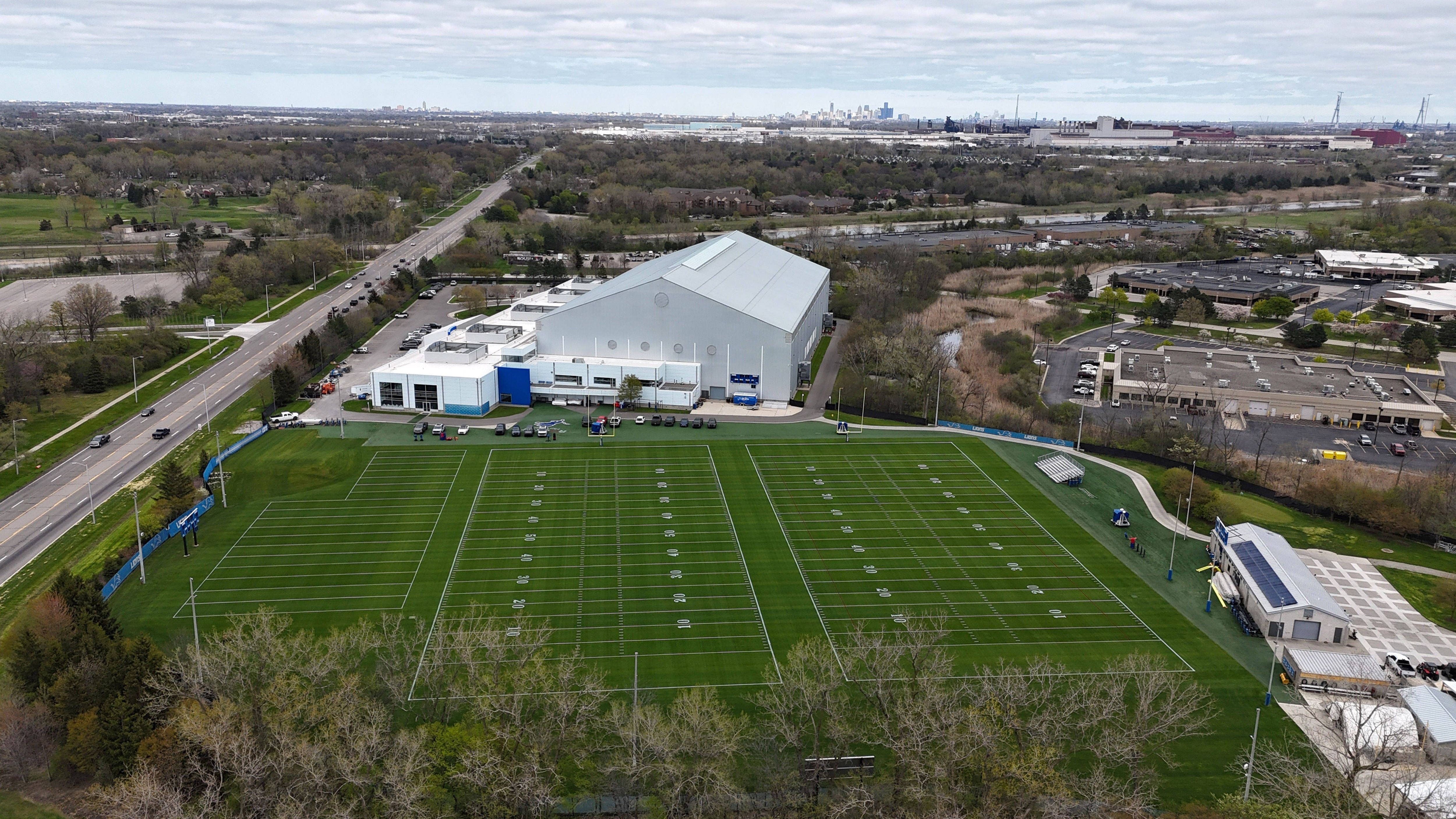 <strong>Detroit Lions</strong><br>Detroit Lions Headquarters &amp; Training Facility&nbsp;<br><em>Baukosten: 34 Millionen US-Dollar (2002)</em>