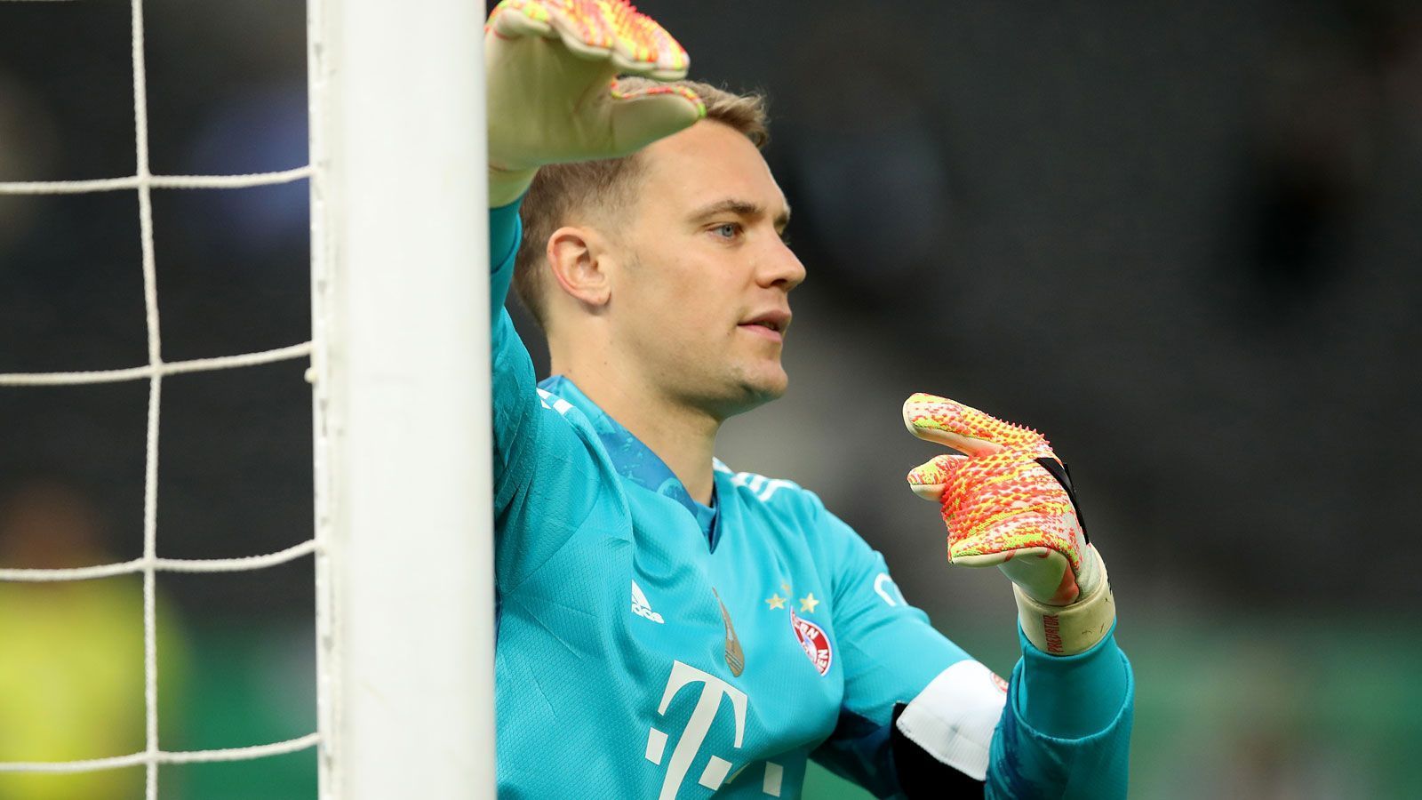 
                <strong>Manuel Neuer</strong><br>
                Der Torwart spielte eine bärenstarke WM und war 2014 mit Sicherheit der stärkste Keeper der Welt. Zwischenzeitlich hatte der mittlerweile 37-Jährige mit Verletzungsproblemen am linken Fuß zu kämpfen, aktuell arbeitet er nach einem Unterschenkelbruch an seinem Comeback beim FC Bayern München. Sein Status als Nummer eins im DFB-Tor ist nicht mehr unangefochten.
              