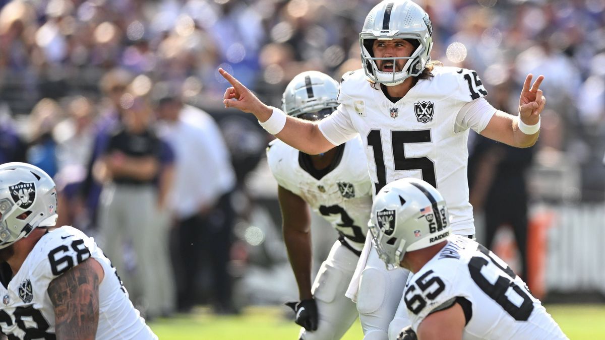 Las Vegas Raiders quarterback Gardner Minshew (15) calls an audible against the Baltimore Ravens during the second half of a game at M&T Bank Stadium in Baltimore, Maryland, on Sunday, September 15...