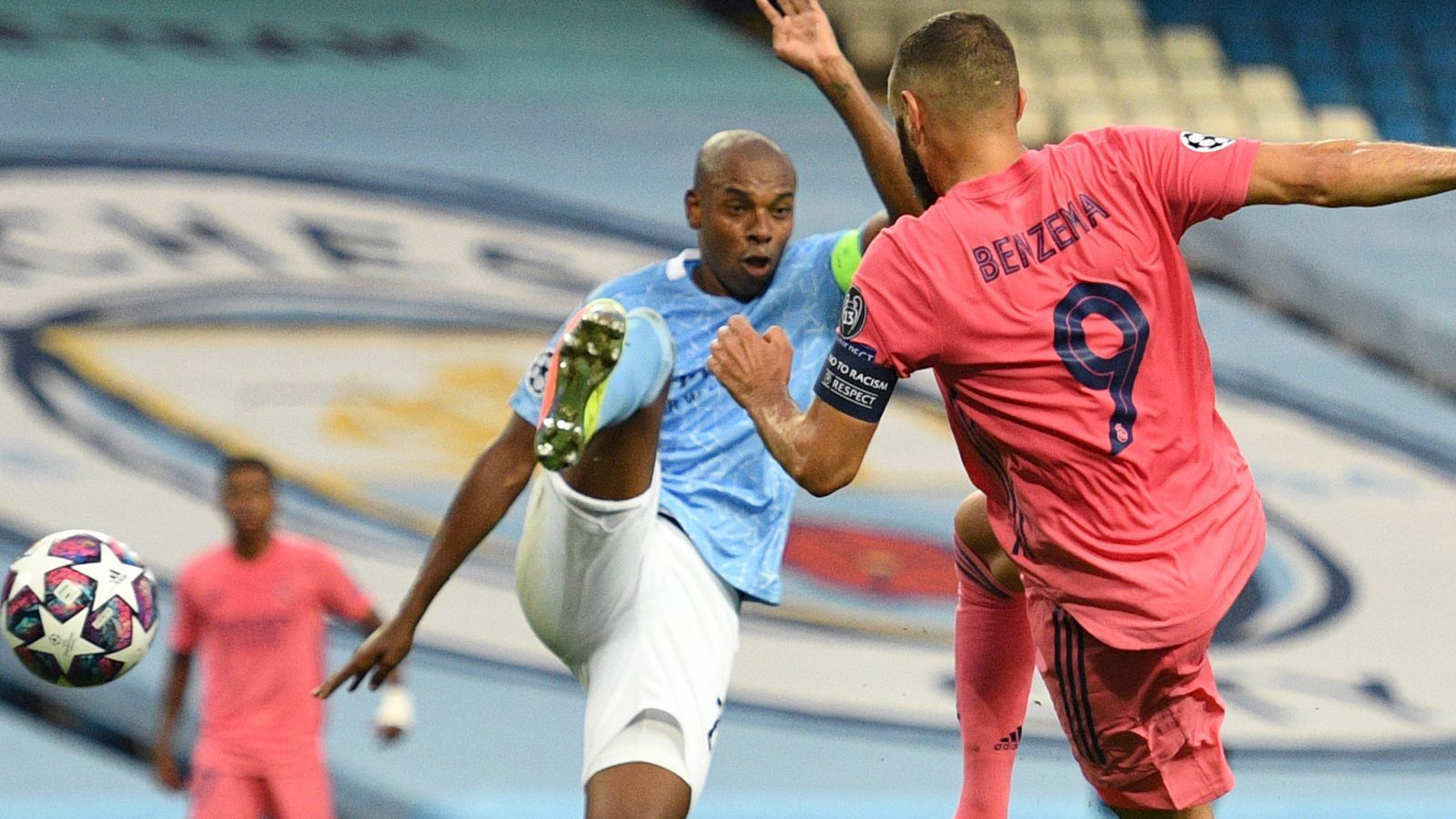 
                <strong>Fernandinho (Manchester City)</strong><br>
                In der Innenverteidigung die meiste Zeit auf der Höhe, zweikampfstark, mit guter Übersicht und fast fehlerfrei. Auch immer wieder mit Präzision im Spielaufbau. ran-Note: 2
              