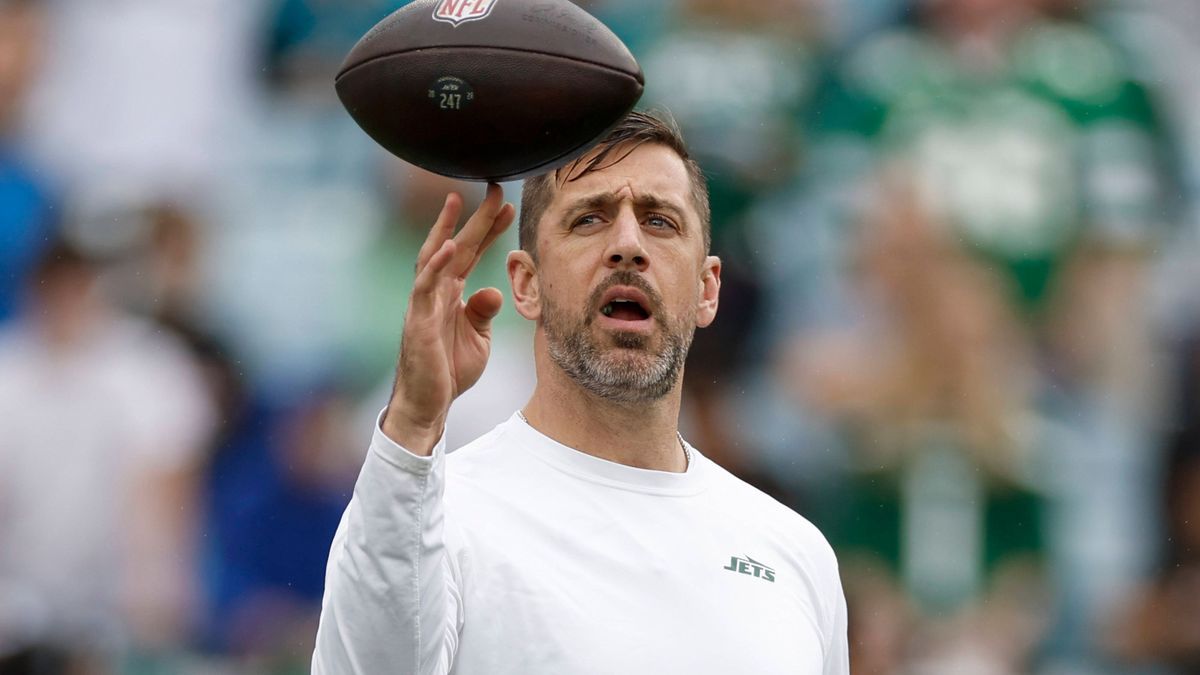 JACKSONVILLE, FL - DECEMBER 15: New York Jets quarterback Aaron Rodgers (8) warms up before the game between the Jacksonville Jaguars and the New York Jets on December 15, 2024 at EverBank Stadium ...