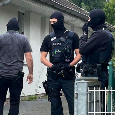 Polizei geht gegen rechtsextremes Magazin «Compact» vor