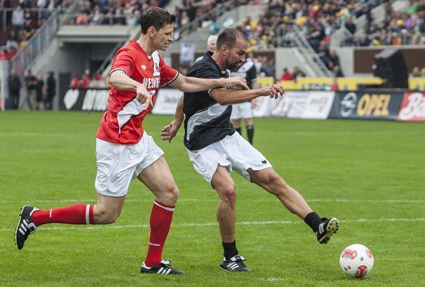 
                <strong>Markus Babbel</strong><br>
                In der Bundesliga war Markus Babbel Verteidiger beim FC Bayern München und dem VfB Stuttgart, mit der Nationalmannschaft wurde er 1996 Europameister. Nach seinem Karriereende trainierte er den VfB Stuttgart, Hertha BSC und 1899 Hoffenheim.
              