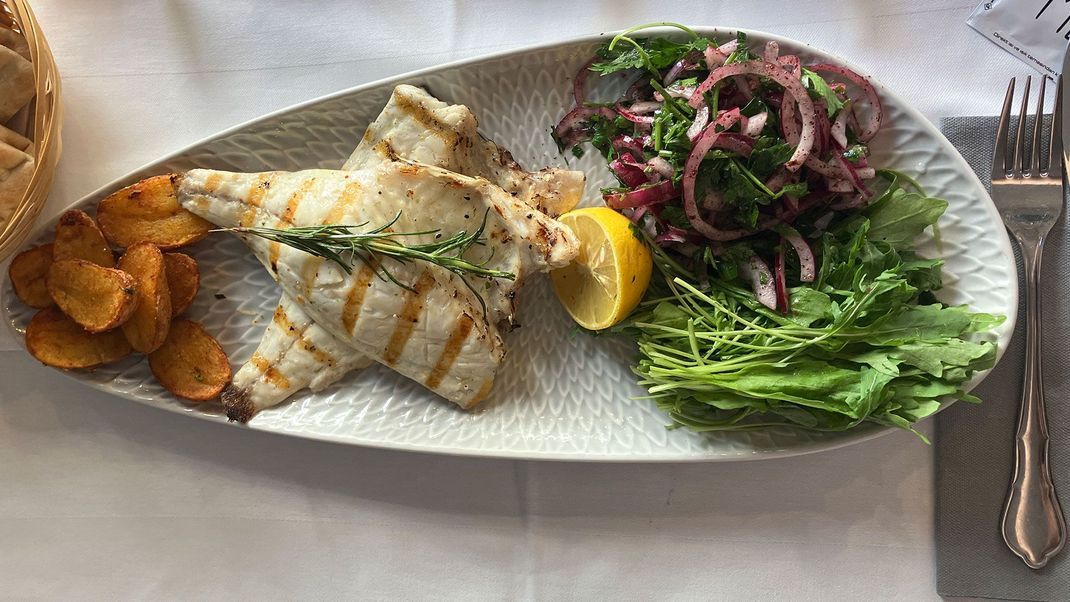 Çupra Fileto - Doradenfilet mit Drillingskartoffeln und Rucola