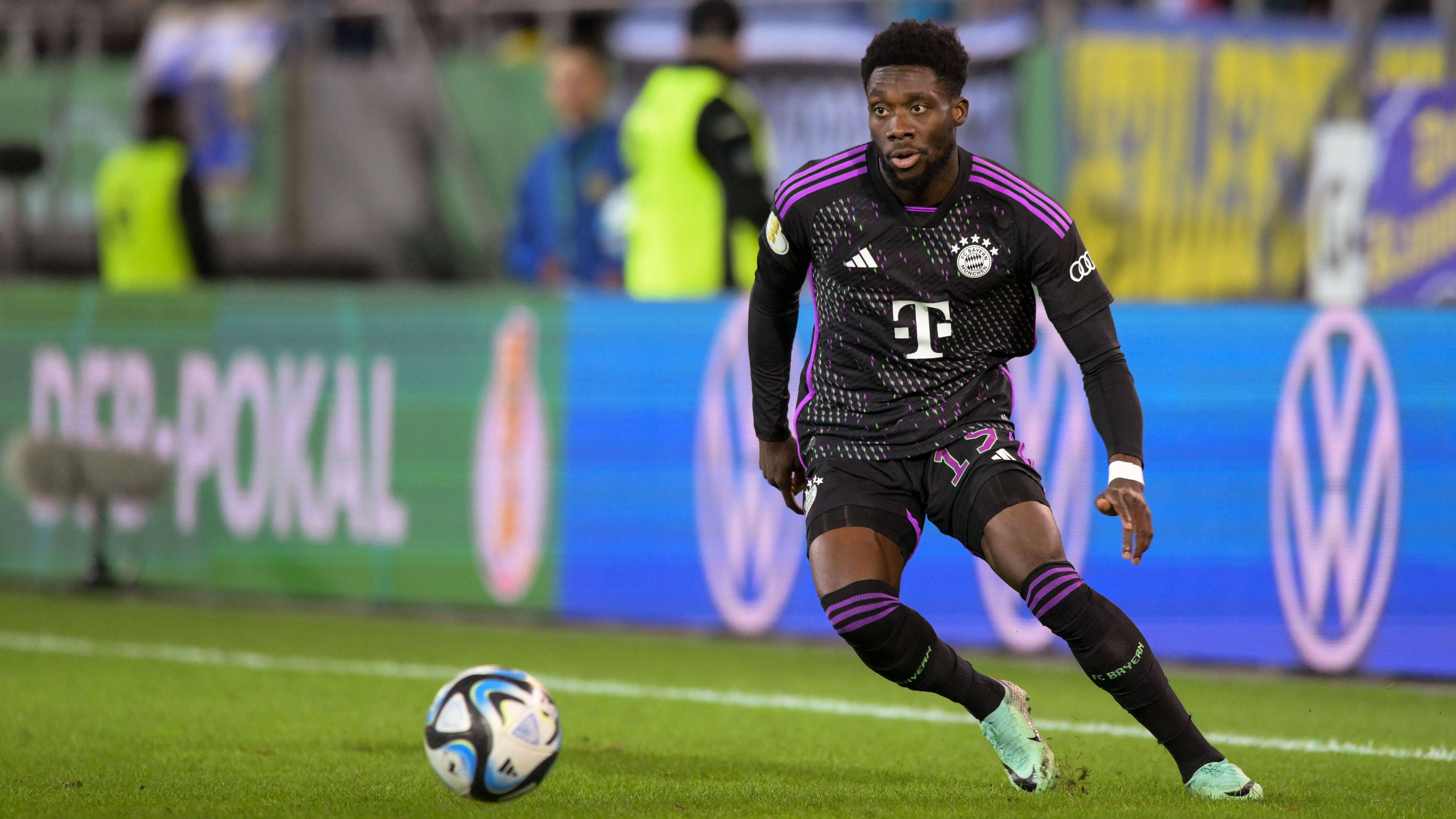 <strong>Alphonso Davies</strong><br>Lässt sich zu Beginn von seinem Gegenspieler Knoten in die Beine spielen. Kommt auch danach nicht richtig ins Spiel. Ihm ist nach wie vor seine Formschwäche anzumerken. <em><strong>ran</strong></em>-Note: 5