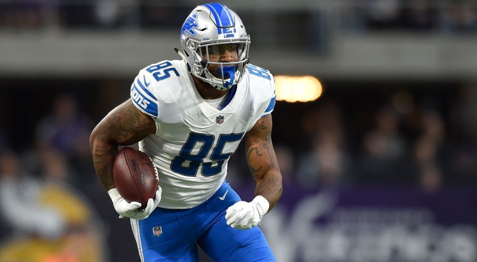 
                <strong>Eric Ebron (Tight End, Detroit Lions)</strong><br>
                Bei den Detroit Lions scheint Darren Fells Eric Ebron den Rang als Starting-Tight-End abgelaufen zu haben. Das Playmaker-Potenzial besitzt der 24-Jährige allerdings nach wie vor, was ihn zu einem interessanten Trade-Objekt macht. Die Denver Broncos könnten einen starken Tight End mit Ebrons Qualitäten gebrauchen. Ein Wechsel zeichnet sich womöglich mehr und mehr ab, nachdem Ebron im Anschluss an die Partie gegen die Steelers sowohl Trade-Optionen als auch einen Verbleib für möglich hielt.
              