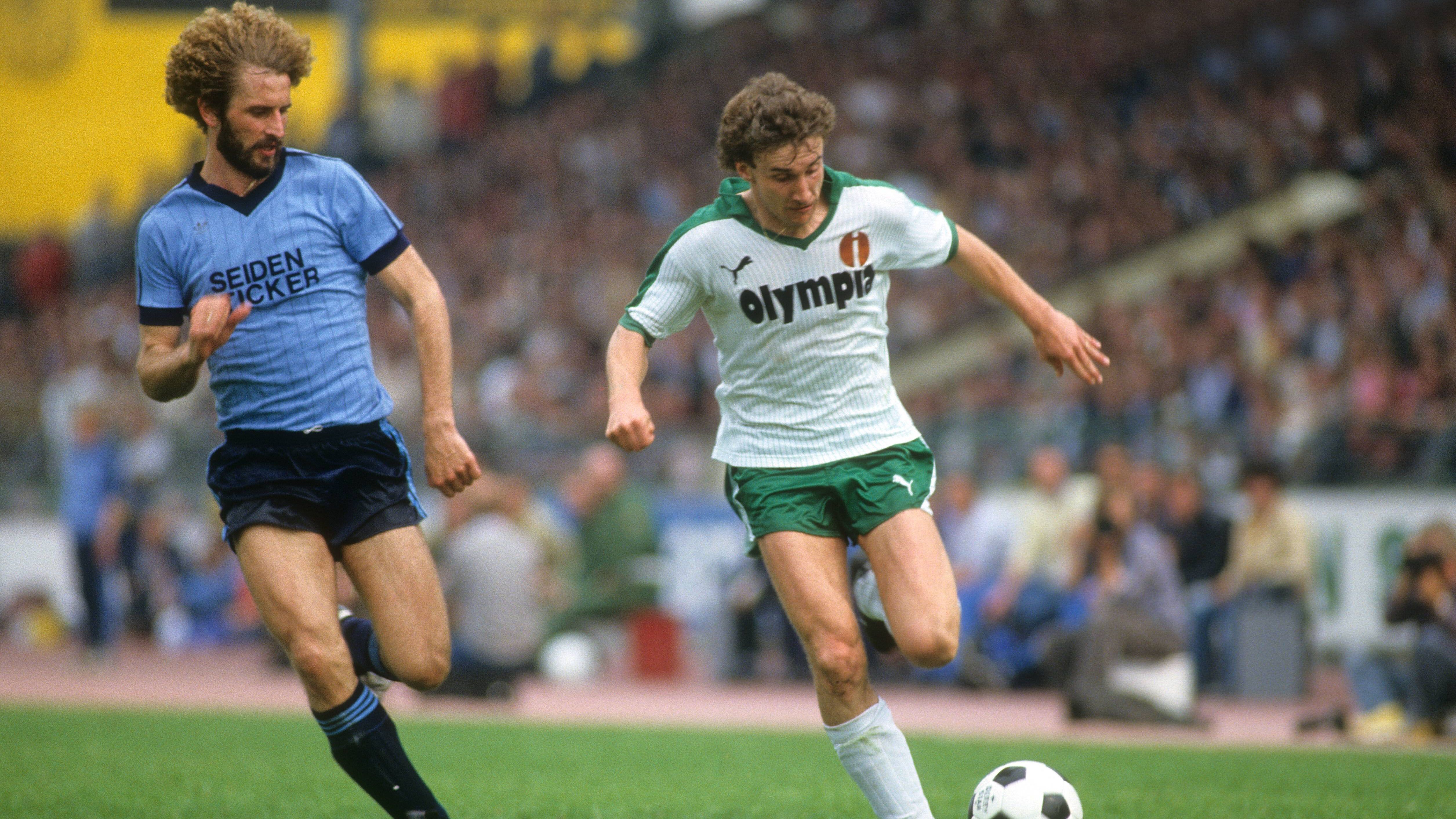 
                <strong>4. Rudi Völler (Werder Bremen)</strong><br>
                Alter: 23 Jahre und 52 TageSaison: 1982/1983Tore: 23
              