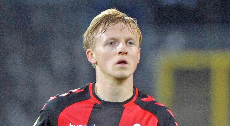 
                <strong>Mats Möller Daehli (SC Freiburg)</strong><br>
                Mats Möller Daehli wechselte im Januar 2015 von Cardiff City zum SC Freiburg. Dass der Durchbruch in der ersten Elf der Breisgauer noch nicht gelang, liegt vor allem an den chronischen Patellasehnenproblemen des 21 Jahre alten Norwegers. Wenn Daehli fit ist, kann er in der Offensive fast überall eingesetzt und so zu einer wertvollen Alternative für Trainer Christian Streich werden. "Er muss jetzt einfach kicken nach der langen Zeit", sagte der 51-Jährige zuletzt über seinen Schützling. Deshalb verleiht ihn der Aufsteiger auch bis zum Sommer an Zweitliga-Klub FC St. Pauli.
              