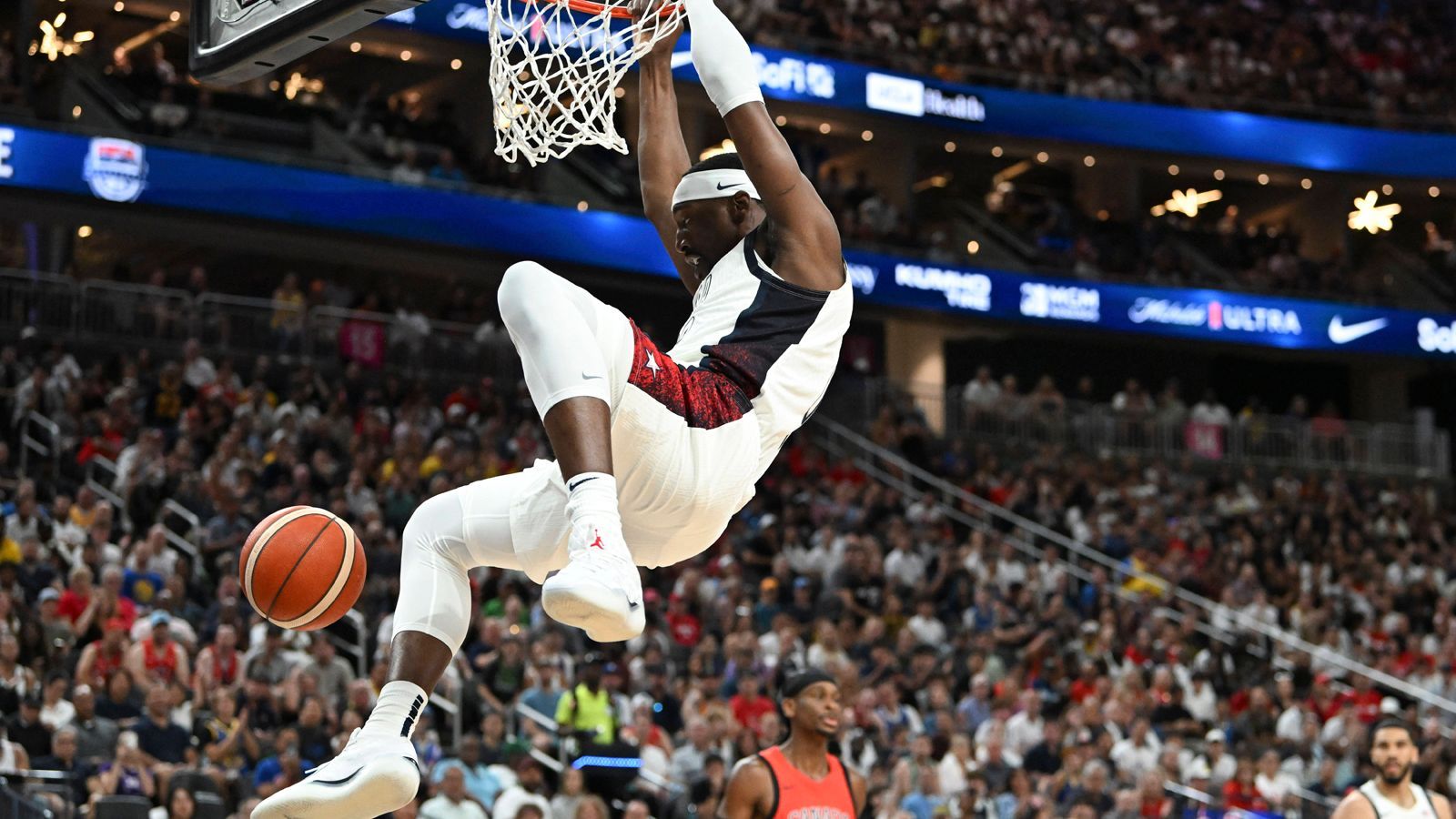 <strong>Bam Adebayo</strong><br>Air Jordan 39