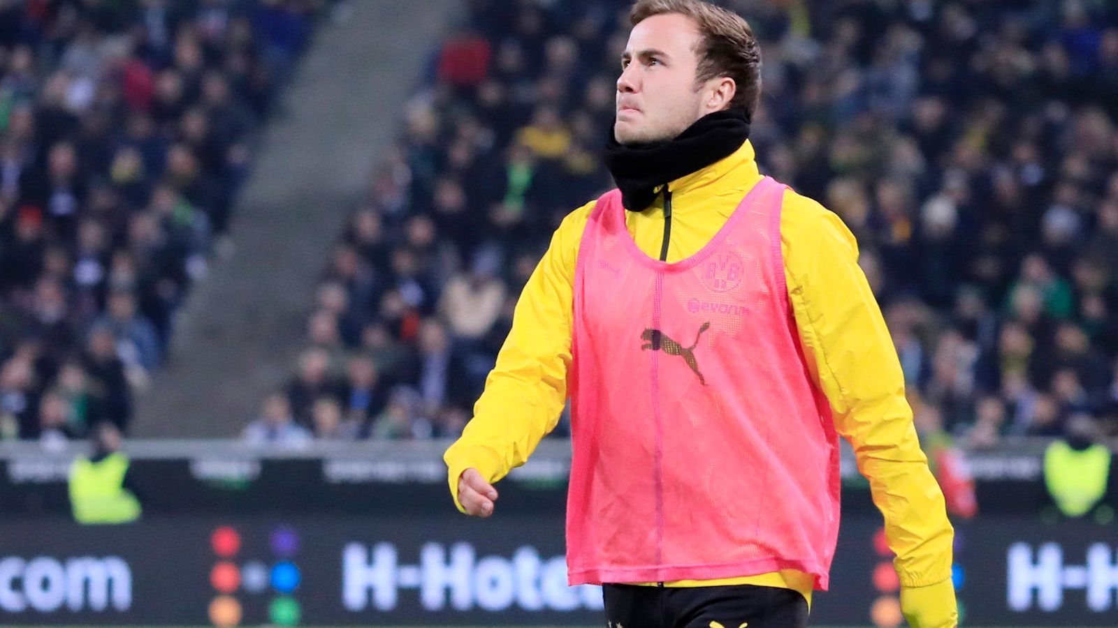 
                <strong>Mario Götze</strong><br>
                Götze ist im Sommer vertragslos und hat noch keinen neuen Klub gefunden. Der Höhepunkt einer Entwicklung, die sich seit seiner Rückkehr aus München schleichend abzeichnete. Nur noch selten konnte oder durfte er Glanzlichter setzen. Unlängst erklärte BVB-Coach Lucien Favre, dass Götze nicht in sein System passe, spätestens da war klar: Die Liason zwischen Götze und Schwarz-Gelb ist beendet. Dabei sah einst alles ganz anders aus.
              