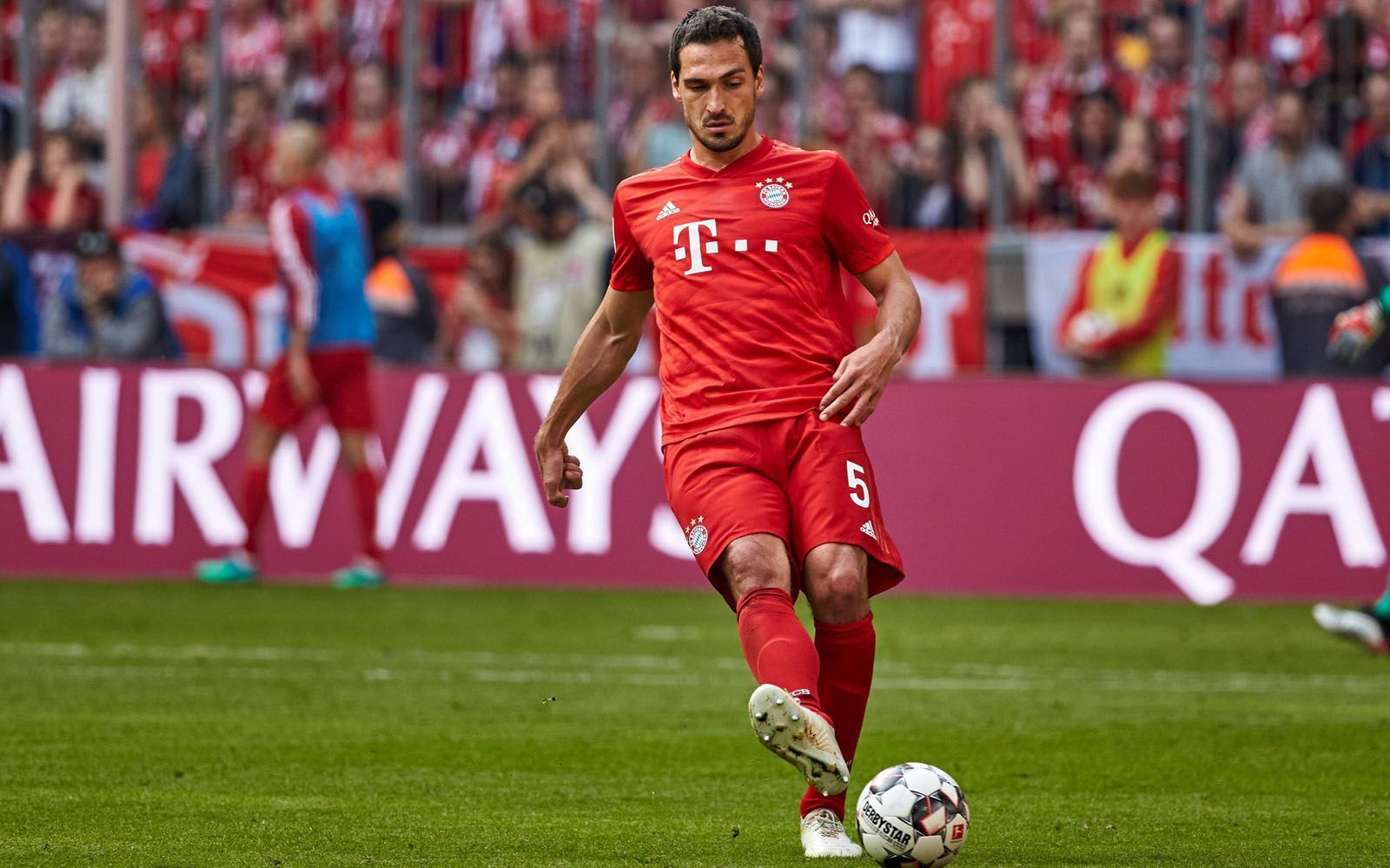 
                <strong>Platz 12: Mats Hummels (FC Bayern München) </strong><br>
                Bundesliga-Einsätze: 21  Angekommene Pässe: 1.536  Fehlpässe: 137 Pass-Summe: 1.673Quote: 91,81 Prozent 
              