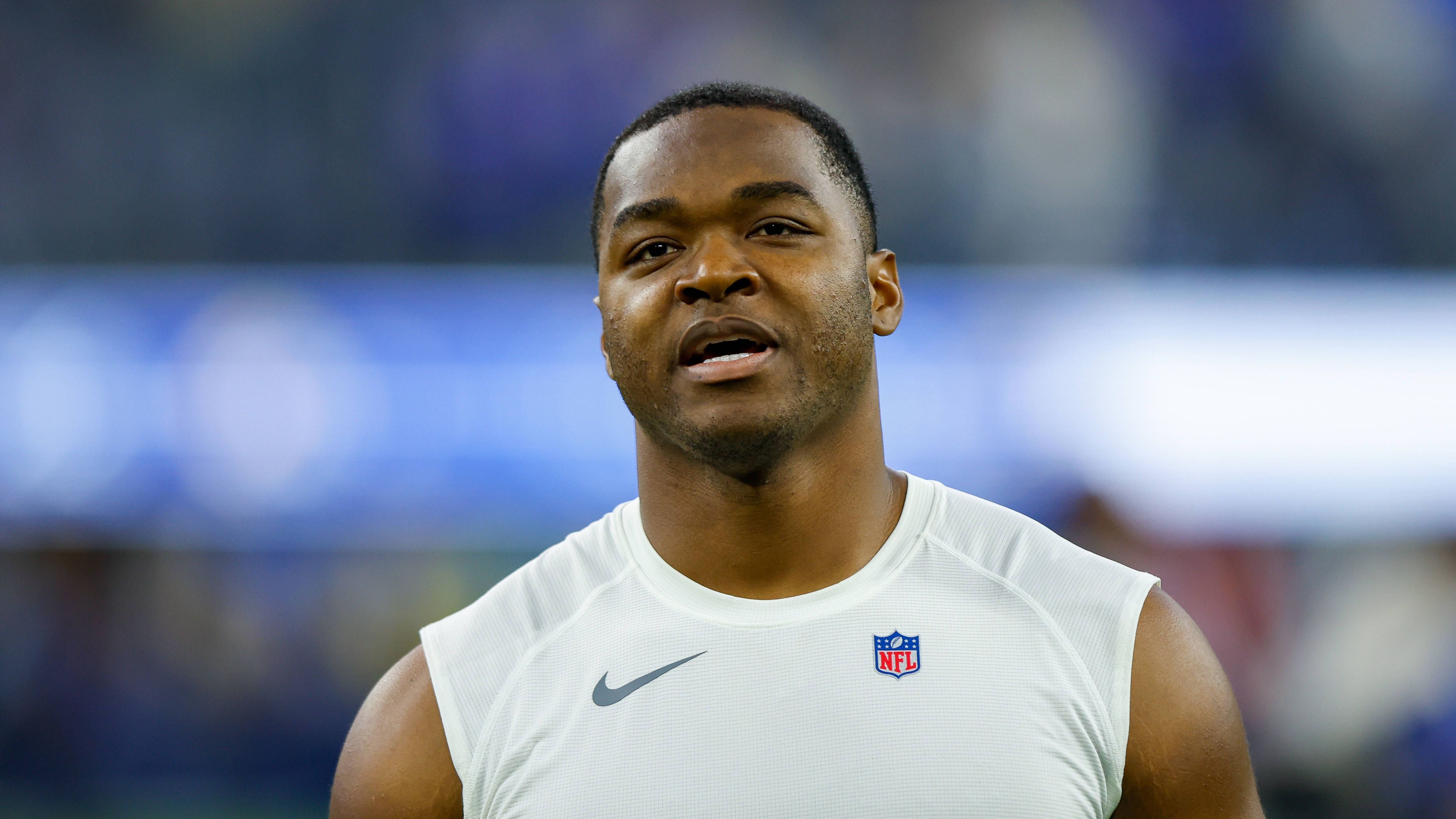 <strong>Amari Cooper (Free Agent)</strong><br>Neues altes Team für Amari Cooper? Wie Cowboys-Beatwriter Nick Harris berichtet, soll Dallas daran interessiert sein, seinen früheren Wide Receiver Amari Cooper erneut unter Vertrag zu nehmen. Das berichtet er unter Berufung auf eine interne Quelle bei den Dallas Cowboys. Cooper wechselte im Oktober 2018 im Zuge eines Blockbuster-Trades für einen Erstrunden-Pick von den Raiders zu den Cowboys und spielte dort bis 2022. Im Anschluss lief er für die Browns und Bills auf.
