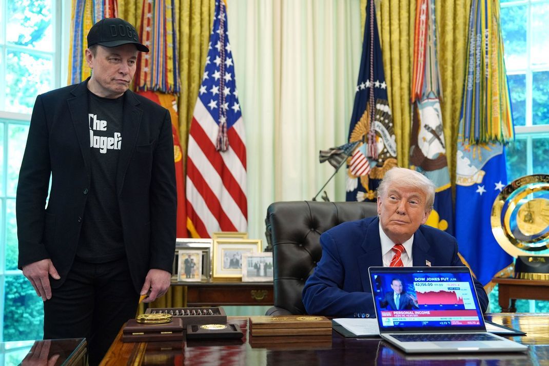US-Präsident Trump (r.) hat Musk mit viel Lob verabschiedet.