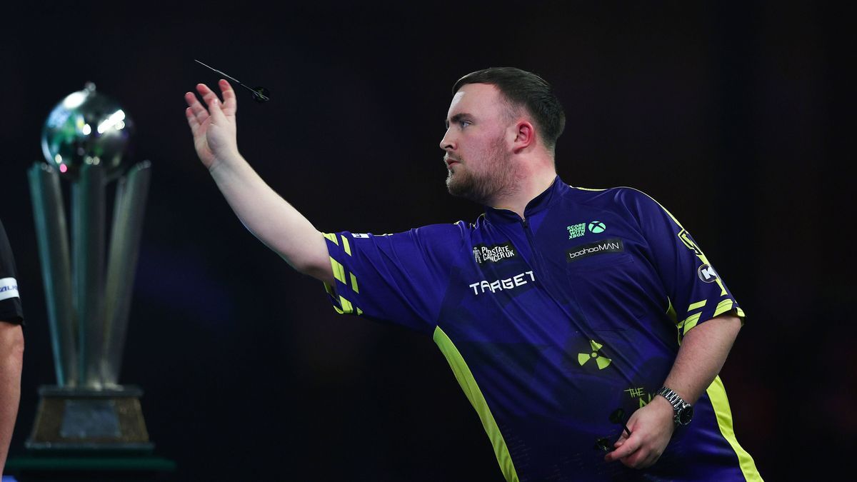 3rd January 2025, Alexandra Palace, London, England; 2024 25 PDC Paddy Power World Darts Championships Final Day 16; Luke Littler throws during the final against Michael Van Gerwen PUBLICATIONxNOTx...