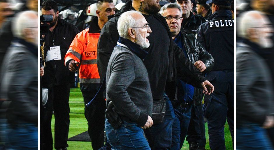 
                <strong>Klubboss mit Waffe</strong><br>
                Wie einst im Wilden Westen stürzte sich Ivan Savvidis ins Getümmel. Der Boss von PAOK Saloniki lief mit seiner Pistole im Halfter aufs Spielfeld. Da konnte es keine andere Entscheidung als Spielabbruch geben.
              