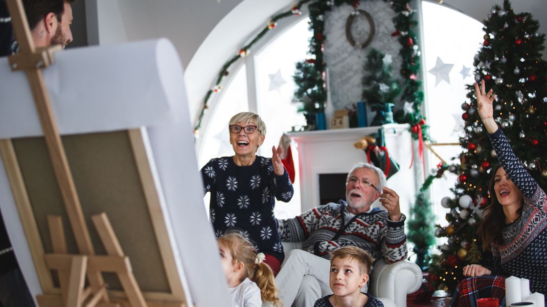 Ein entspannter Spieleabend ist eine gute Möglichkeit, die gesamte Familie an den Feiertagen zusammenzuführen.