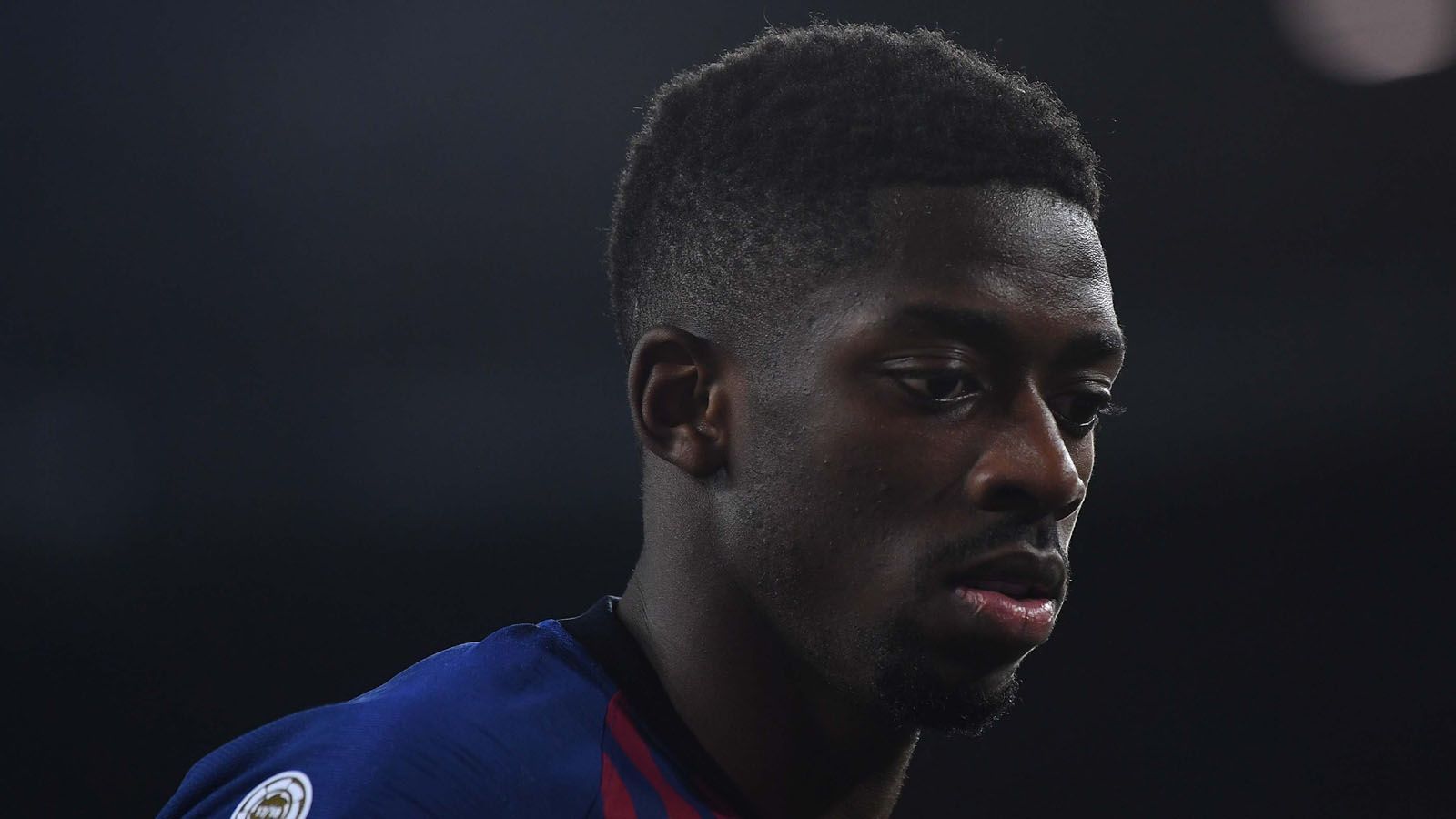 
                <strong>Ousmane Dembele (FC Barcelona) </strong><br>
                Der französische Weltmeister gilt zweifellos als einer der talentiertesten Flügelspieler der Welt. Bereits vor seinem Wechsel zu Borussia Dortmund soll Dembele im Fokus der Bayern gestanden haben. Doch seit seinem erstreikten Wechsel vom BVB zum FC Barcelona hat der 21-Jährige keinen guten Ruf. Denn auch in Spanien sorgt deFranzose regelmäßig für Eskapaden, weshalb sich die Katalanen schon mit einem Verkauf beschäftigt haben sollen. Es scheint aber fraglich, ob sich die Bayern bei aller sportlichen Klasse einen solchen Problemspieler ins Haus holen. 
              