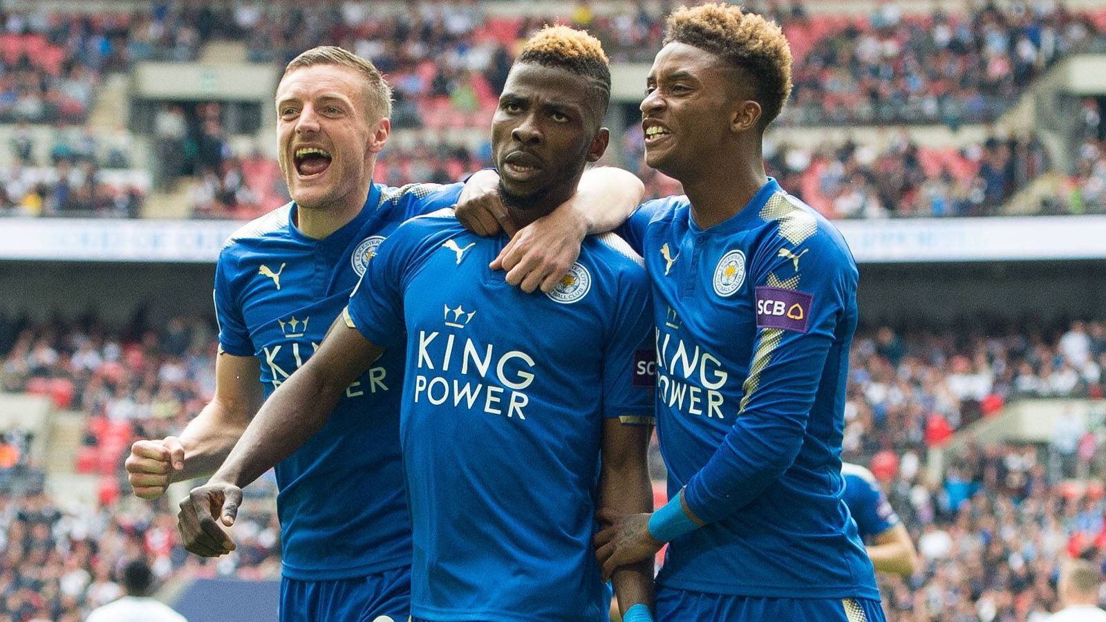 
                <strong>Leicester City: Der Wunder-Meister von 2016</strong><br>
                Die Meisterschaft im Jahre 2016 war eines der größten Fußball-Wunder der jüngeren Vergangenheit. Nachdem sie in der Spielzeit darauf kurzzeitig sogar in Abstiegsnot gerieten, lief Leicester City vergangene Saison auf dem neunten Tabellenplatz ein. 114,6 Millionen Euro wurden für neue Spieler bezahlt. Demgegenüber stehen Transfereinnahmen von 84,3 Millionen. Alleine 67,8 Millionen wurden durch den Verkauf von Riyad Mahrez eingenommen. Der Rechtsaußen dürfte allerdings auch eine große Lücke hinterlassen. ran.de Prognose: Mehr als ein Tabellenplatz im Mittelfeld ist auch diese Saison nicht möglich.  
              