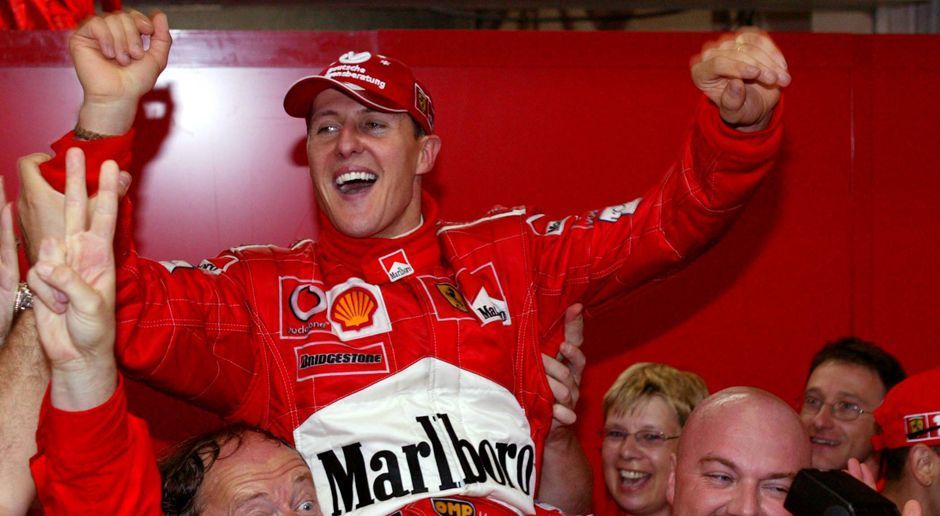 
                <strong>Schumi macht das halbe Dutzend voll</strong><br>
                Michael Schumacher holt im Ferrari seinen sechsten von sieben WM-Titeln. Vize wird der junge Kimi Räikkönen im McLaren.
              