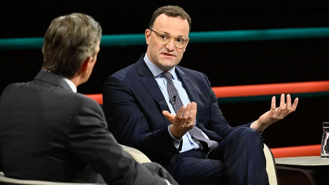 Jens Spahn (rechts) im Gespräch mit Markus Lanz über die aktuelle Flüchtlingspolitik.