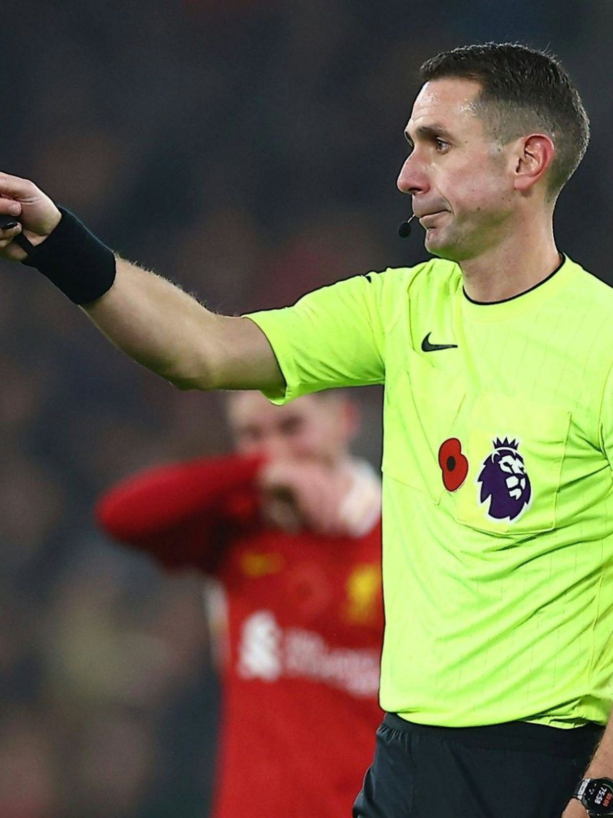 Coote 2024 beim Spiel Liverpool gegen Aston Villa