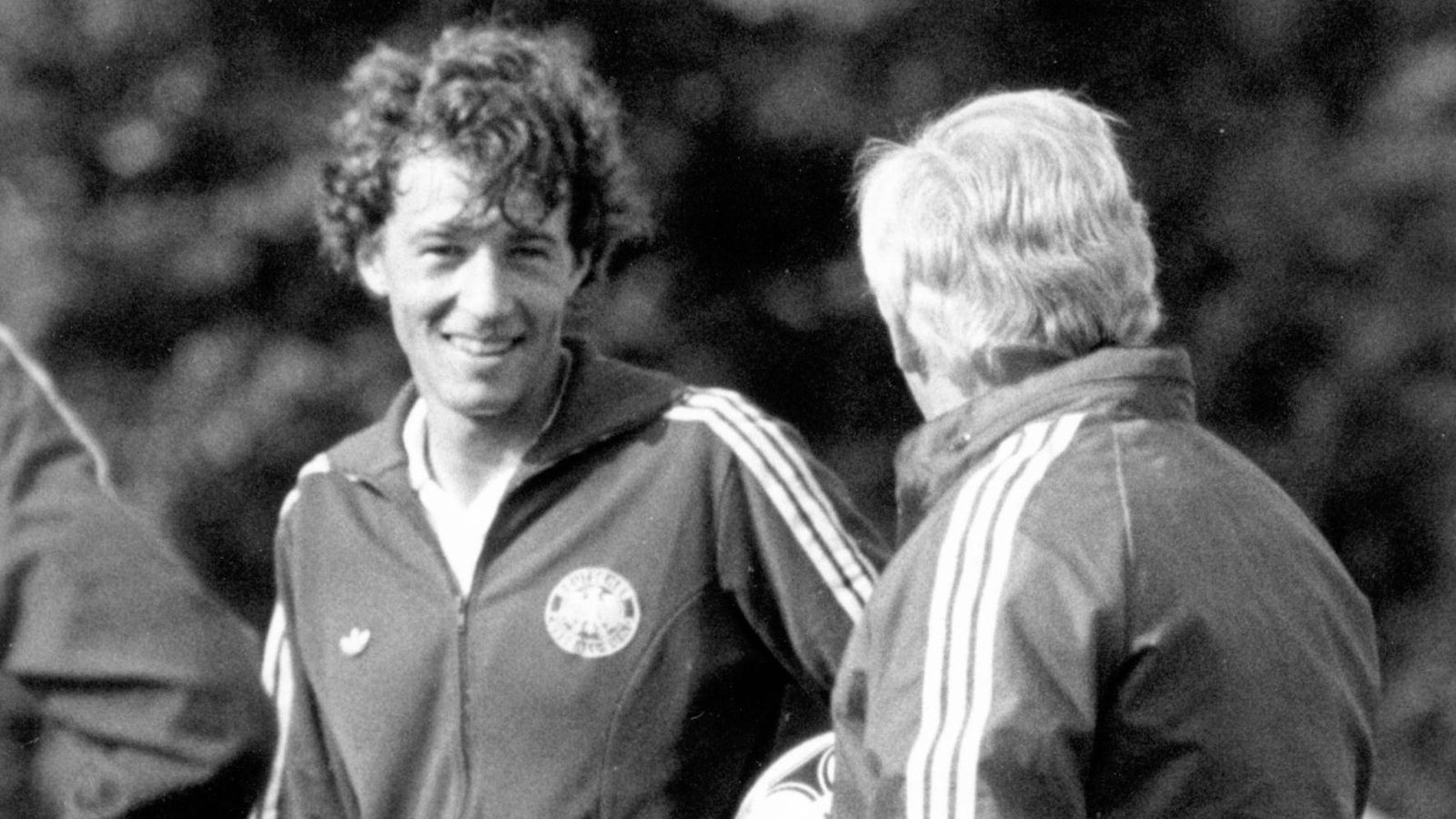 <strong>Karl Allgöwer</strong><br>Bundesliga-Einsätze vor dem DFB-Debüt: 12<br>DFB-Debüt am: 19. November 1980<br>Verein: VfB Stuttgart