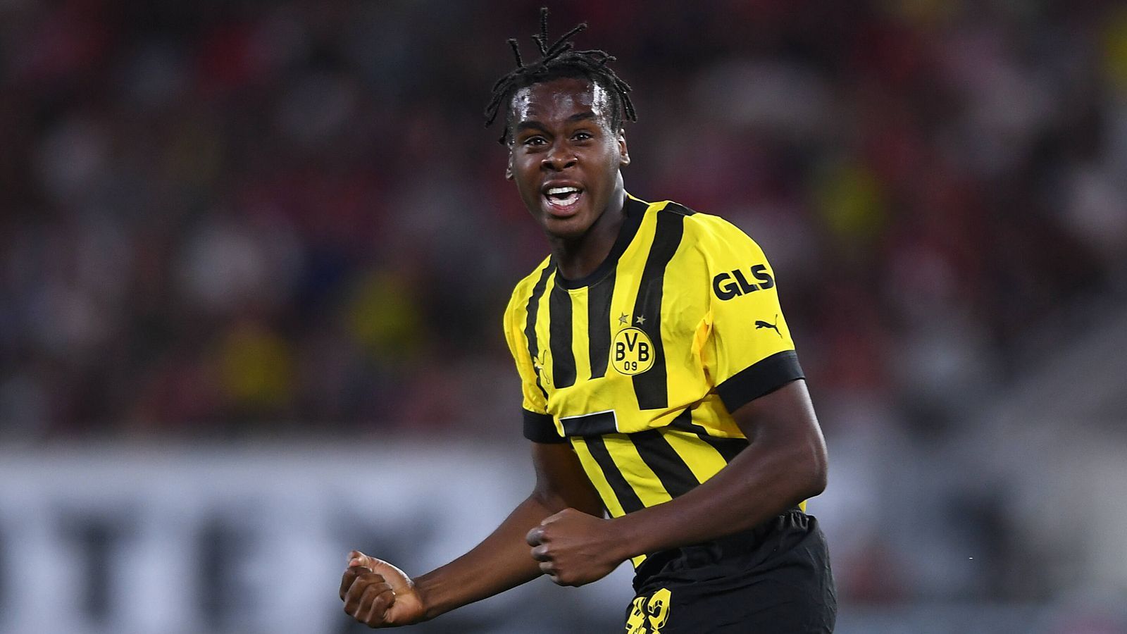
                <strong>Jamie Bynoe-Gittens (Borussia Dortmund)</strong><br>
                BVB-Coach Edin Terzic sagte es nach dem 3:1-Sieg gegen Freiburg selbst: "Jamie ist ein Game Changer." Der junge Brite hatte nach seiner Einwechslung zwar Glück, dass SC-Keeper Mark Flekken sich den Weitschuss selbst ins Tor legte, doch auch das 2:1 von Youssoufa Moukoko initiierte Bynoe-Gittens mit einem tollen öffnenden Pass.
              