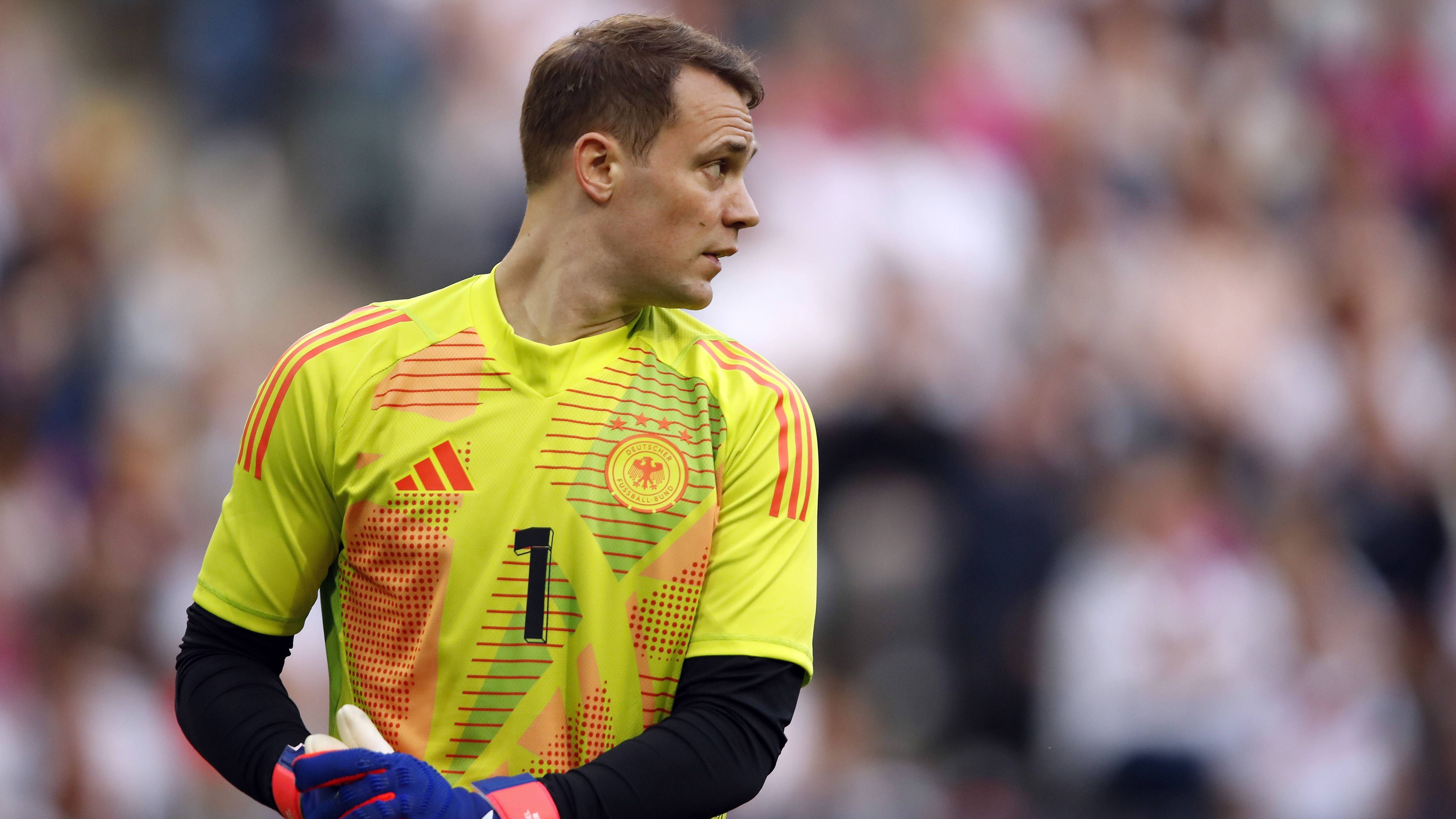 <strong>Manuel Neuer</strong><br>119. Länderspiel für den Routinier, der schon nach sieben Minuten mit einer doppelten Glanzparade gegen den Düsseldorfer Tzolis das 0:1 verhindert (7.). Patzt dann aber nach 33 Minuten, als er Tzolis haltbaren Schuss nach vorne auf Torschütze Masouras abprallen lässt. Nach der Pause kaum mehr gefordert, dennoch dürfte eine Torwartdebatte spätestens jetzt nicht mehr zu vermeiden sein. <strong><em>ran</em>-Note: 5</strong>