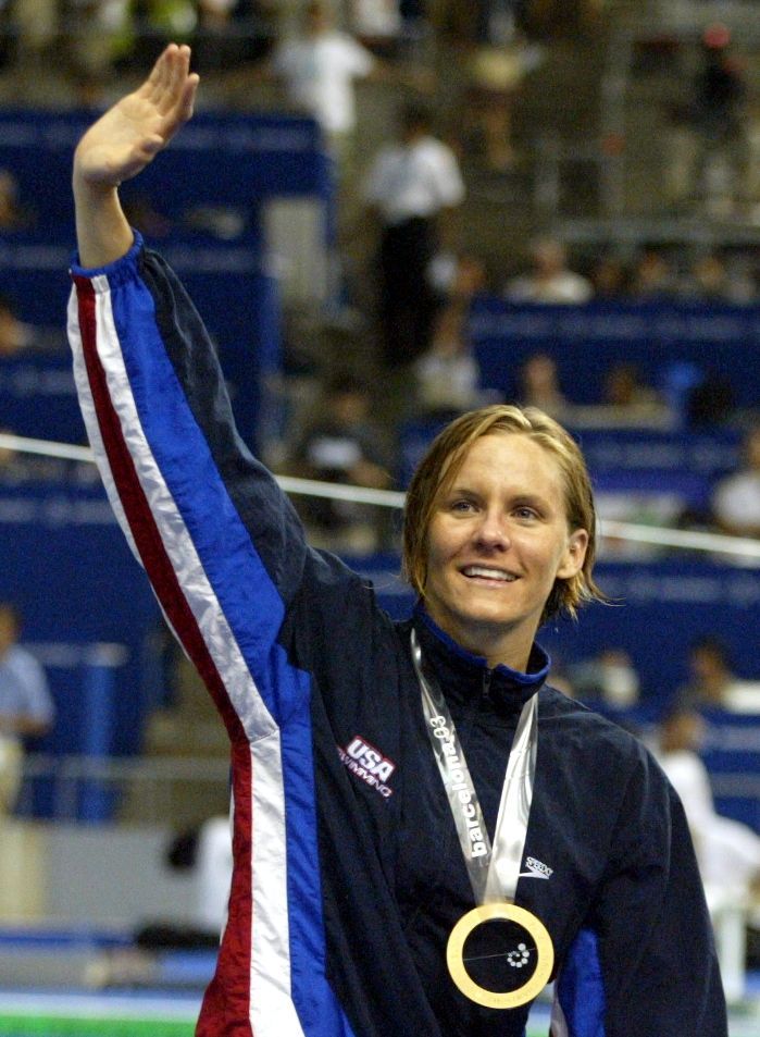 Weiter geht's mit einer weiteren Schwimmerin: Jenny Thompson. Auch wenn ihr Olympiastart nicht so verlief, wie ihn alle erwarteten, stand sie bei Olympischen Spielen insgesamt zwölfmal auf dem Treppchen. Achtmal ganz oben, dreimal auf dem zweiten und einmal auf dem dritten Platz. Heute ist sie Ärztin und arbeitet als Anästhesistin.