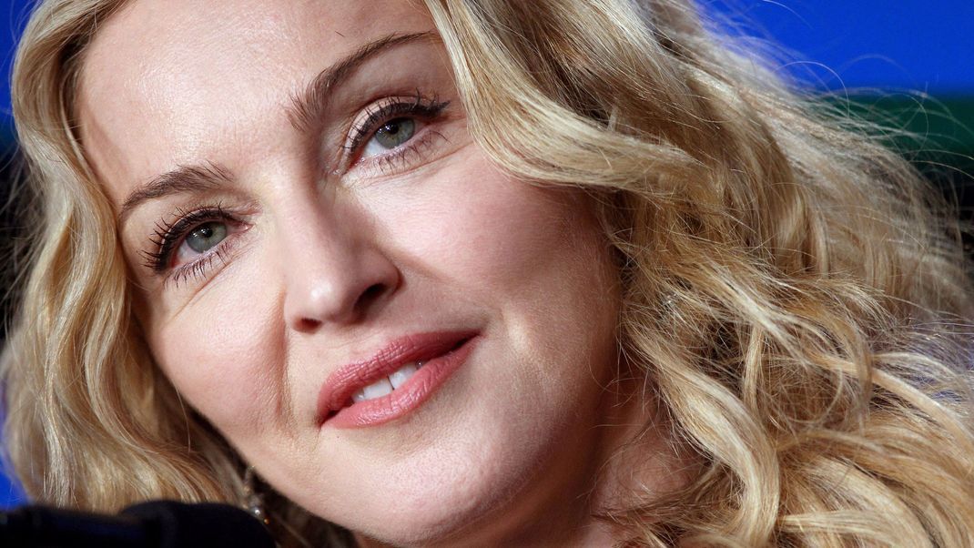 Endlich gibt Madonna neue Details über ihre verschobene Tour preis! Alle Infos dazu gibt es hier.