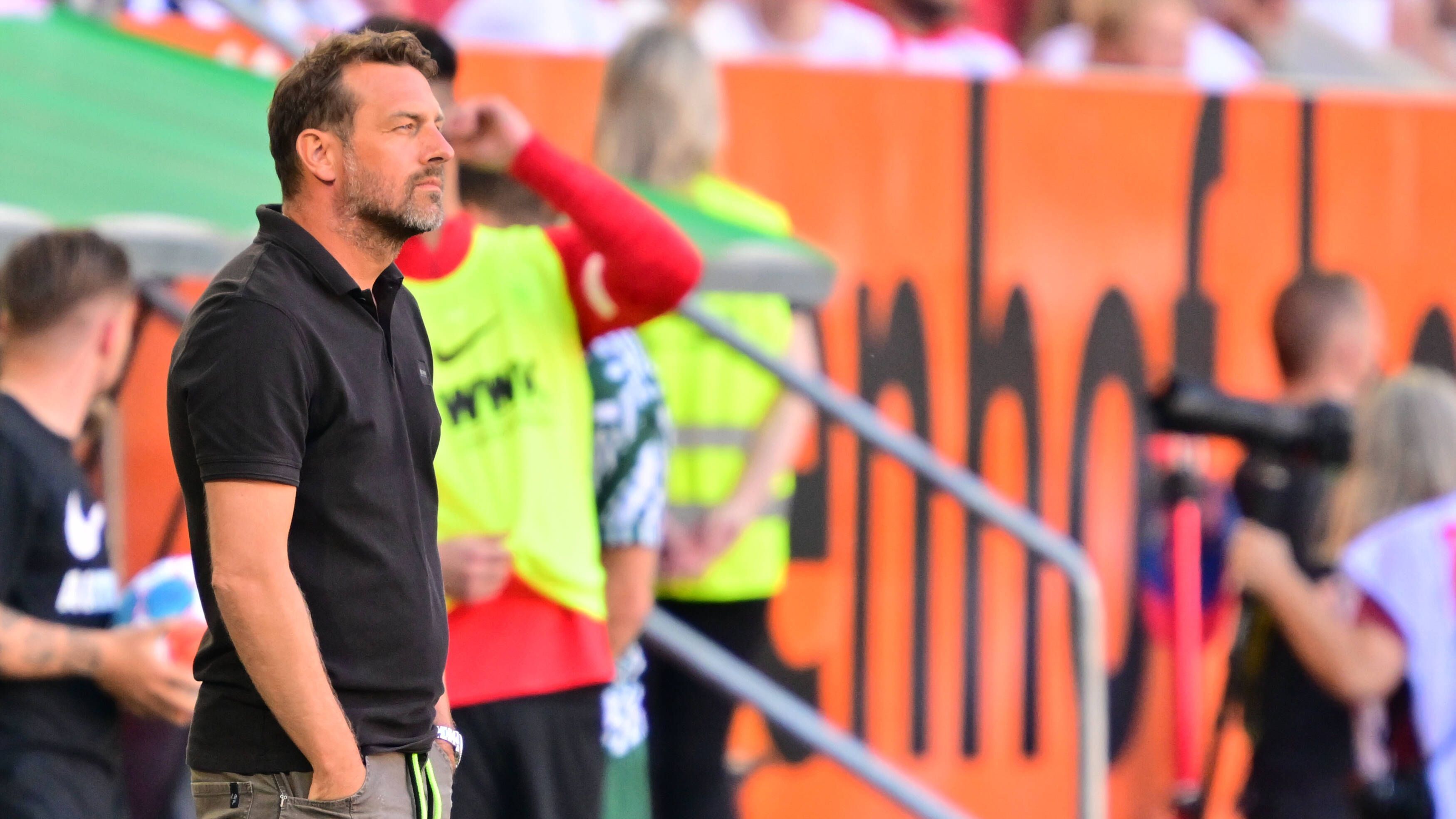 <strong>Juni 2022: FC Augsburg (Markus Weinzierl)</strong><br>2021 versuchte es der gebürtige Straubinger dann erneut in Augsburg. Seine zweite Amtszeit endete allerdings im Drama. So schoben sich die Verantwortlichen und Weinzierl gegenseitig die Schuld zu, weshalb eine Verlängerung nicht zustande kam. Vor dem letzten Spieltag erklärte dann Weinzierl seinen Rücktritt.