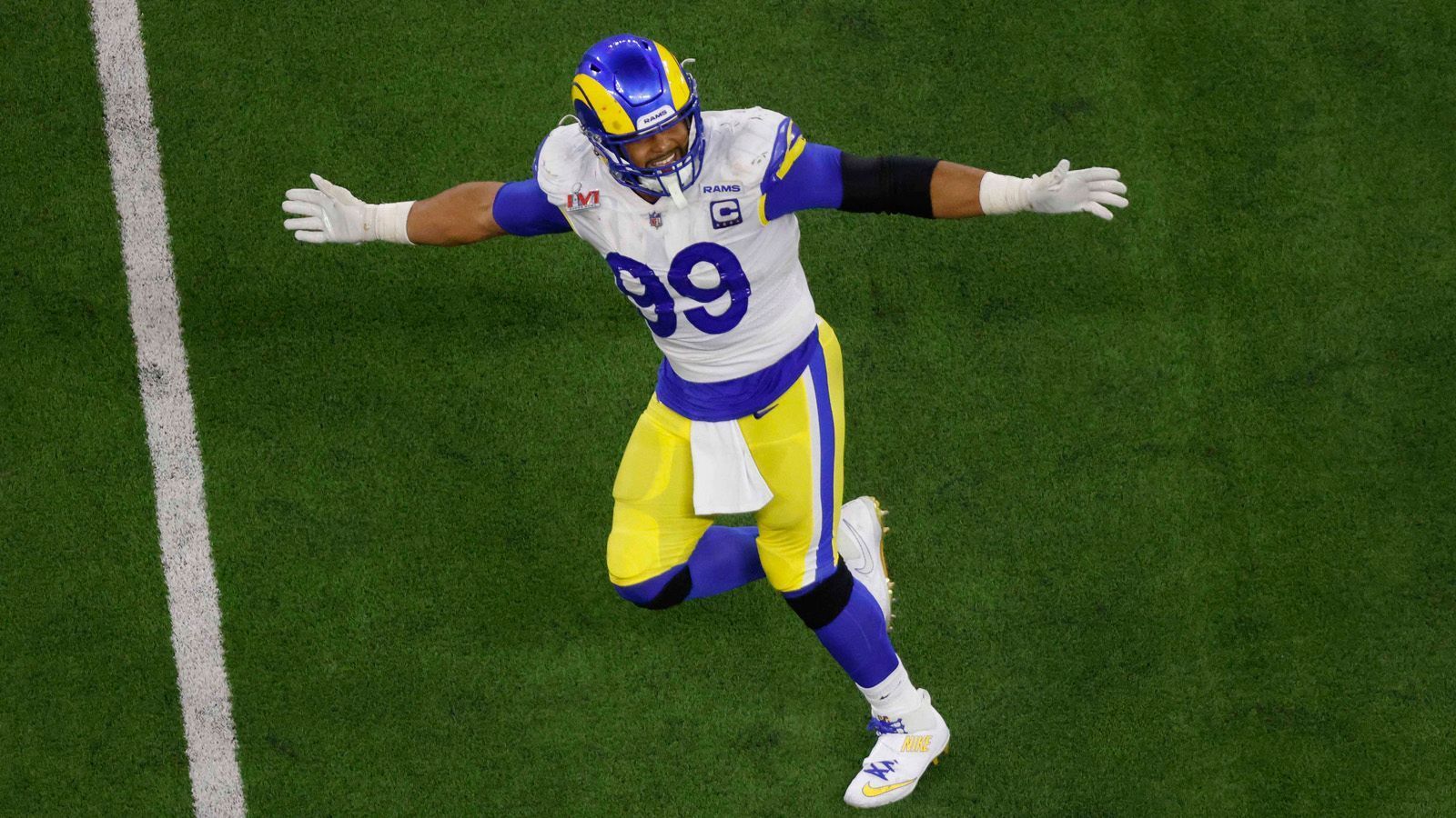 
                <strong>Platz 2: Aaron Donald</strong><br>
                &#x2022; Defensive Tackle<br>&#x2022; Los Angeles Rams<br>
              