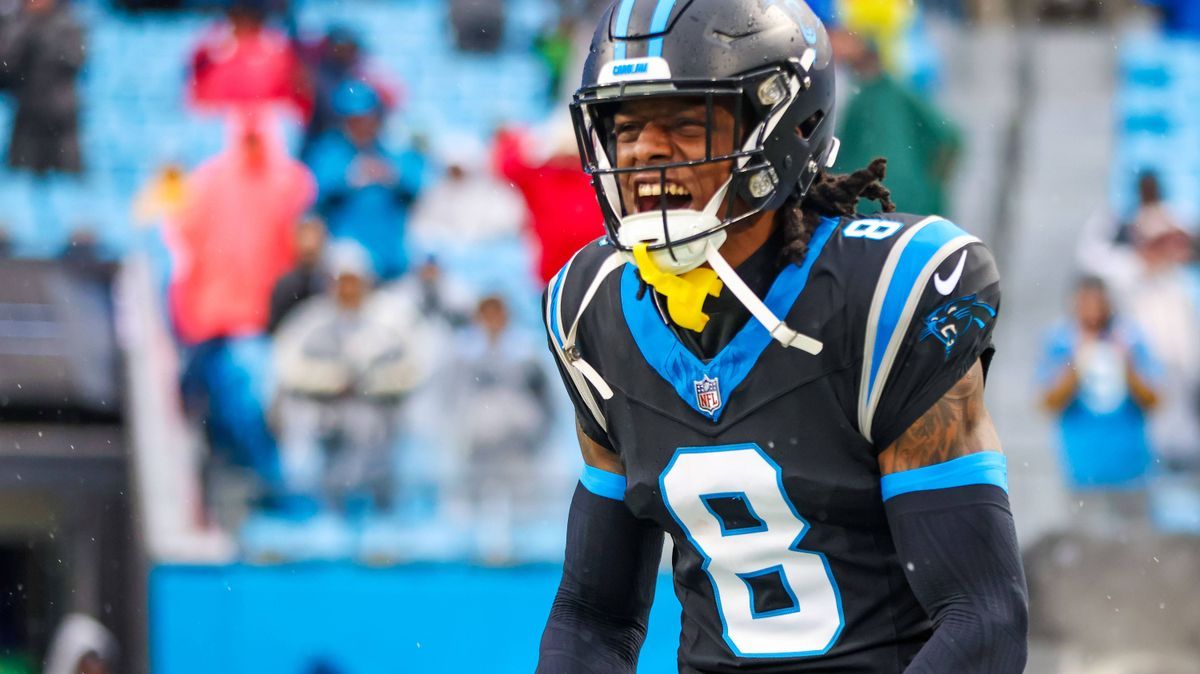 CHARLOTTE, NC - DECEMBER 17: Jaycee Horn 8 of the Carolina Panthers enters the field during an NFL, American Football Herren, USA game against the Atlanta Falcons at Bank of America Stadium in Char...