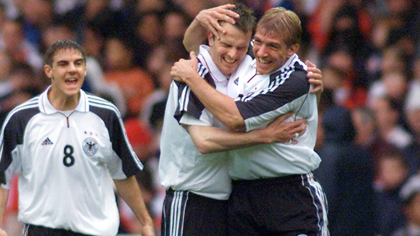 
                <strong>WM-Qualifikation 2000: England - Deutschland 0:1 (0:1)</strong><br>
                Auch im letzten Duell der beiden Erzrivalen im alten Wembley-Stadion behielt Deutschland die Oberhand. In der Qualifikation für die WM 2002 sorgte ein Freistoß-Treffer aus großer Distanz von Dietmar Hamann für den 1:0-Endstand ... 
              