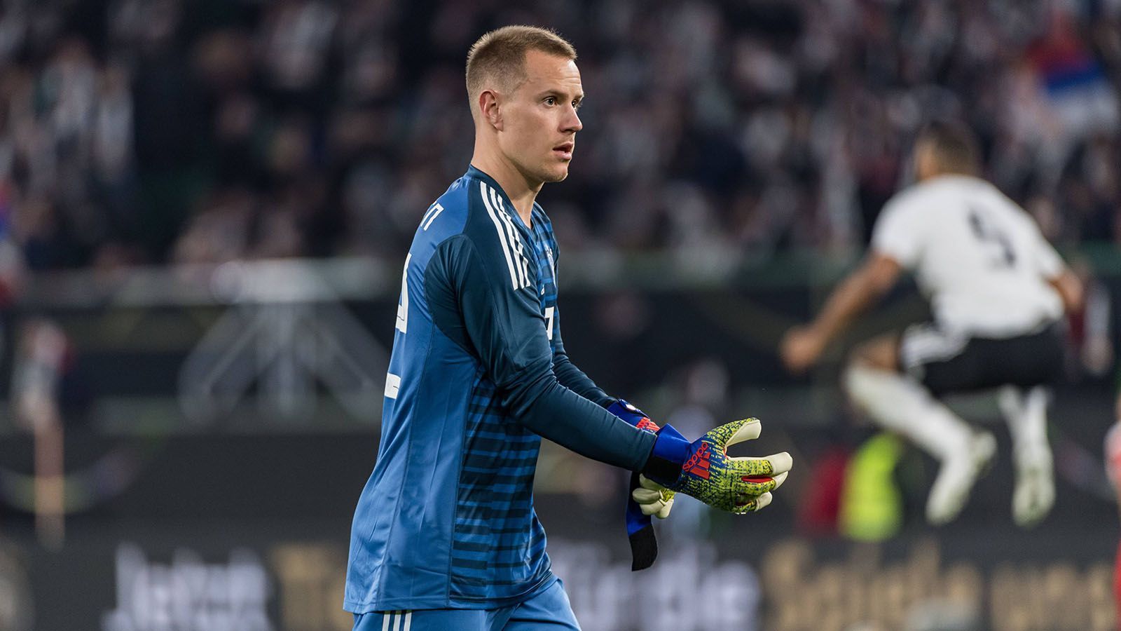 
                <strong>Marc-Andre Ter Stegen </strong><br>
                Der Torwart durfte in der zweiten Halbzeit ran, bekam allerdings nicht die Gelegenheit, sich groß auszuzeichnen. Erst in der 90. Minute musste er den ersten Ball halten. ran-Note: 3
              