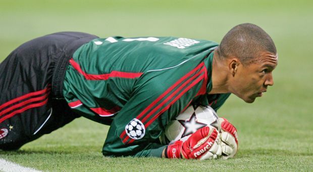 
                <strong>Dida</strong><br>
                Torwart32 JahreGesamt-Stärke: 88
              