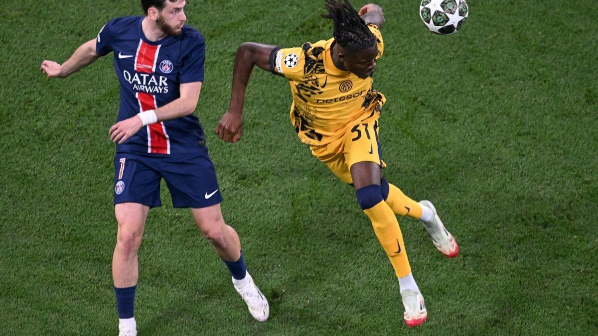 Yann Bisseck (r.) stand nur kurz auf dem Platz