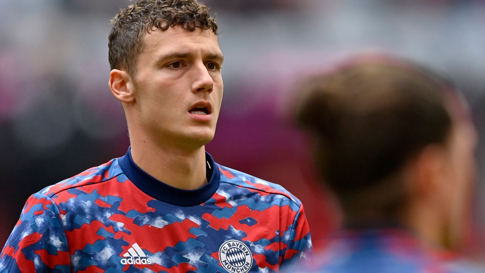 
                <strong>Einwechselspieler 4: Benjamin Pavard</strong><br>
                Nachdem Stanisic mit zunehmender Spieldauer etwas Probleme kommt, soll Pavard die rechte Seite wieder stabilisieren. Das gelingt ihm. ran-Note: 3
              