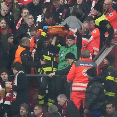 Das Champions-League-Spiel des FC Bayern gegem Benfica Lissabon ist vom Todesfall eines Fans überschattet worden. 
