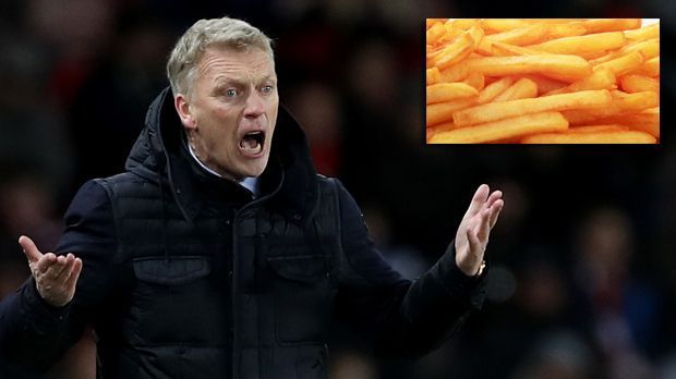 
                <strong>Manchester United (2013/14): Pommes + frittierter Fisch</strong><br>
                So gern die Briten Fish and Chips essen, für Profifußballer sollten sie kein Hauptnahrungsmittel darstellen. David Moyes verbannte sie während seiner Zeit bei Manchester United ganz. Die Mannschaftsleistung verbesserte es kaum: United beendete die Saison auf Tabellenplatz sieben, Moyes war seinen Job bei den "Red Devils" wieder los.
              