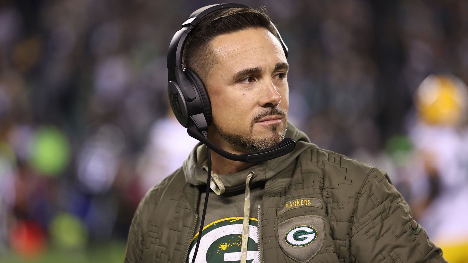 <strong>7. Platz (geteilt): Matt LaFleur</strong><br>
                • Team: Green Bay Packers<br>• Im Amt seit: 2019<br>• Regular-Season-Bilanz: 56-27<br>• Vorherige Stationen: Rams-OC (2017), Titans-OC (2018)