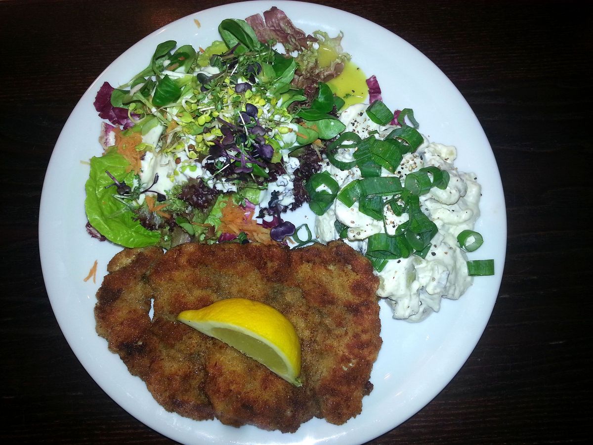 Schnitzel Wiener Art mit Omas Kartoffelsalat