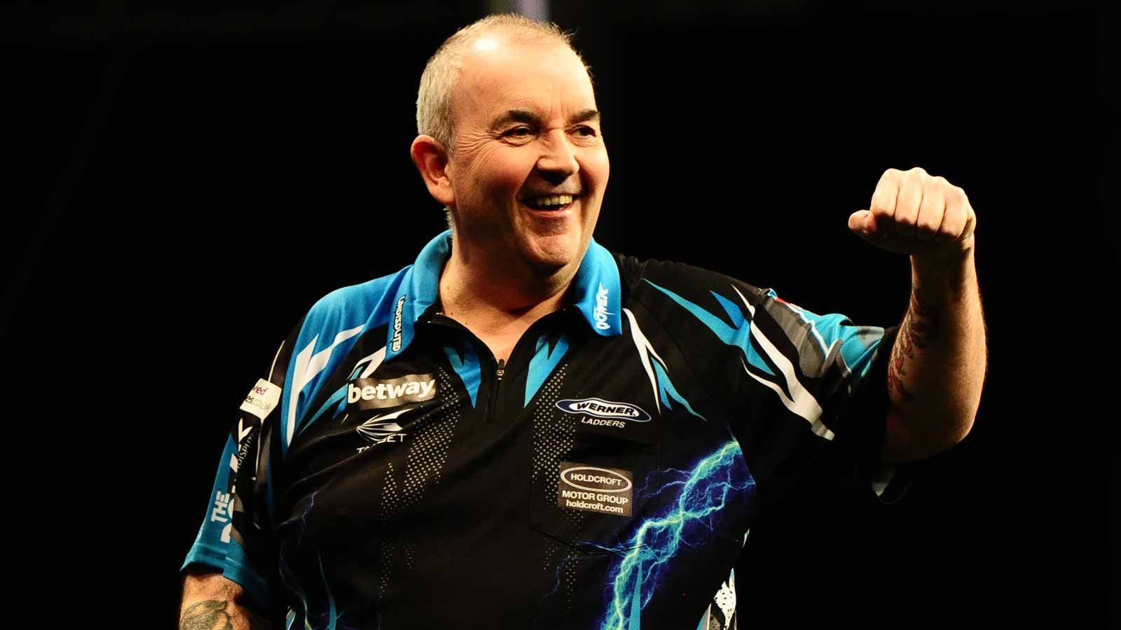 
                <strong>1. Phil Taylor (8,46 Millionen Euro)</strong><br>
                ... und zwar Phil Taylor. Er ist die Legende im Dartssport. Da verwundert es auch nicht, dass der Engländer über die Karriere gesehen am meisten Preisgeld verdient hat. Mit 16 Weltmeistertiteln ist "The Power" nicht nur der erfolgreichste Dartsspieler der Geschichte. Der Engländer konnte in seinem Leben 8,46 Millionen Euro an Gewinnsummen über die Jahre verbuchen. Das hat bis jetzt noch kein anderer geschafft.
              