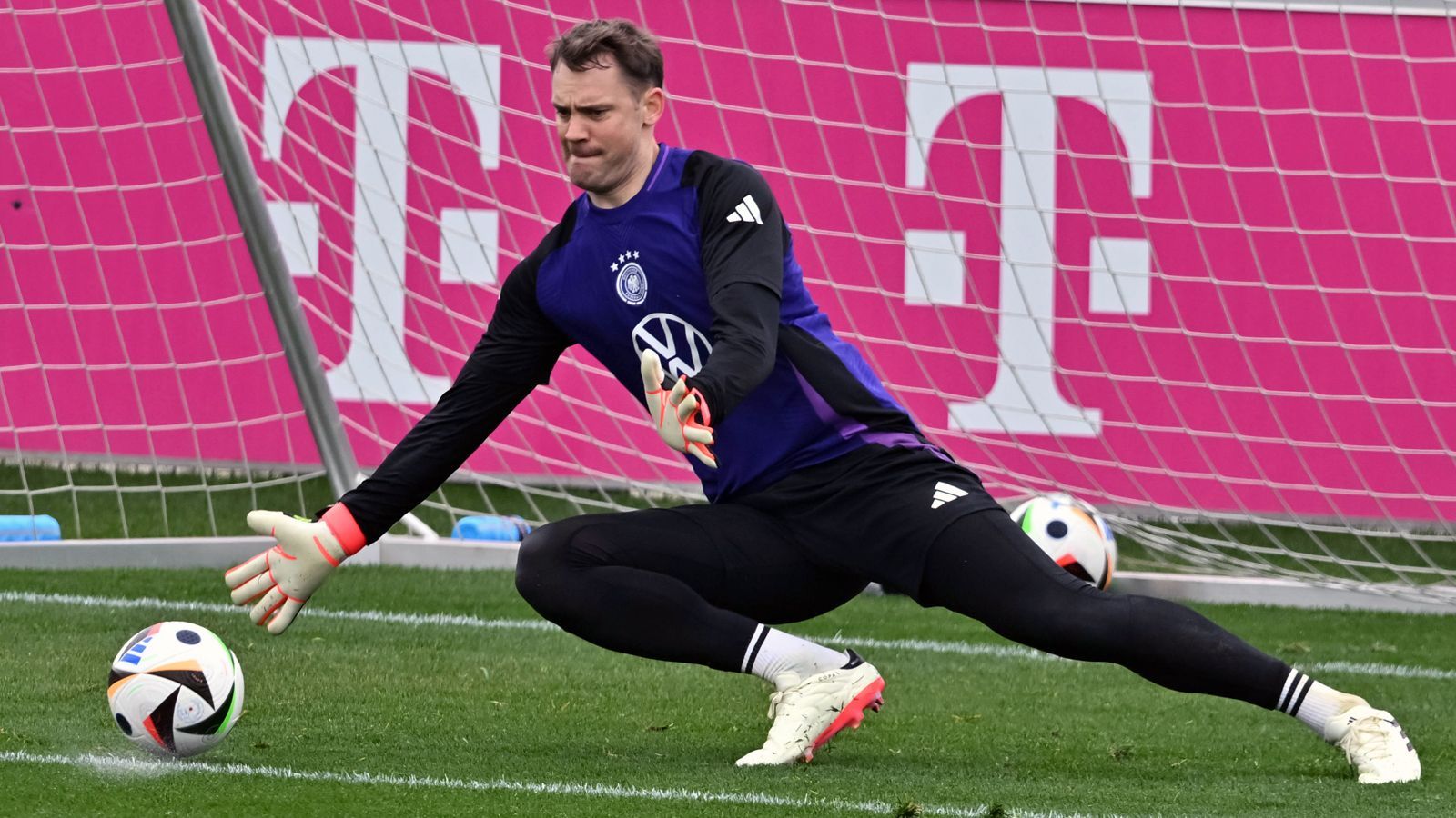 <strong>GEWINNER: Manuel Neuer</strong><br>Spielte zwar nicht, muss hier aber trotzdem auftauchen. Bekam vom Bundestrainer die Garantie, als Nummer 1 ins Turnier zu gehen. Diese behält er trotz Verletzung. Kurz vor der EM steigt er dann – wenn fit – nach gut eineinhalb Jahren DFB-Pause wieder ein.