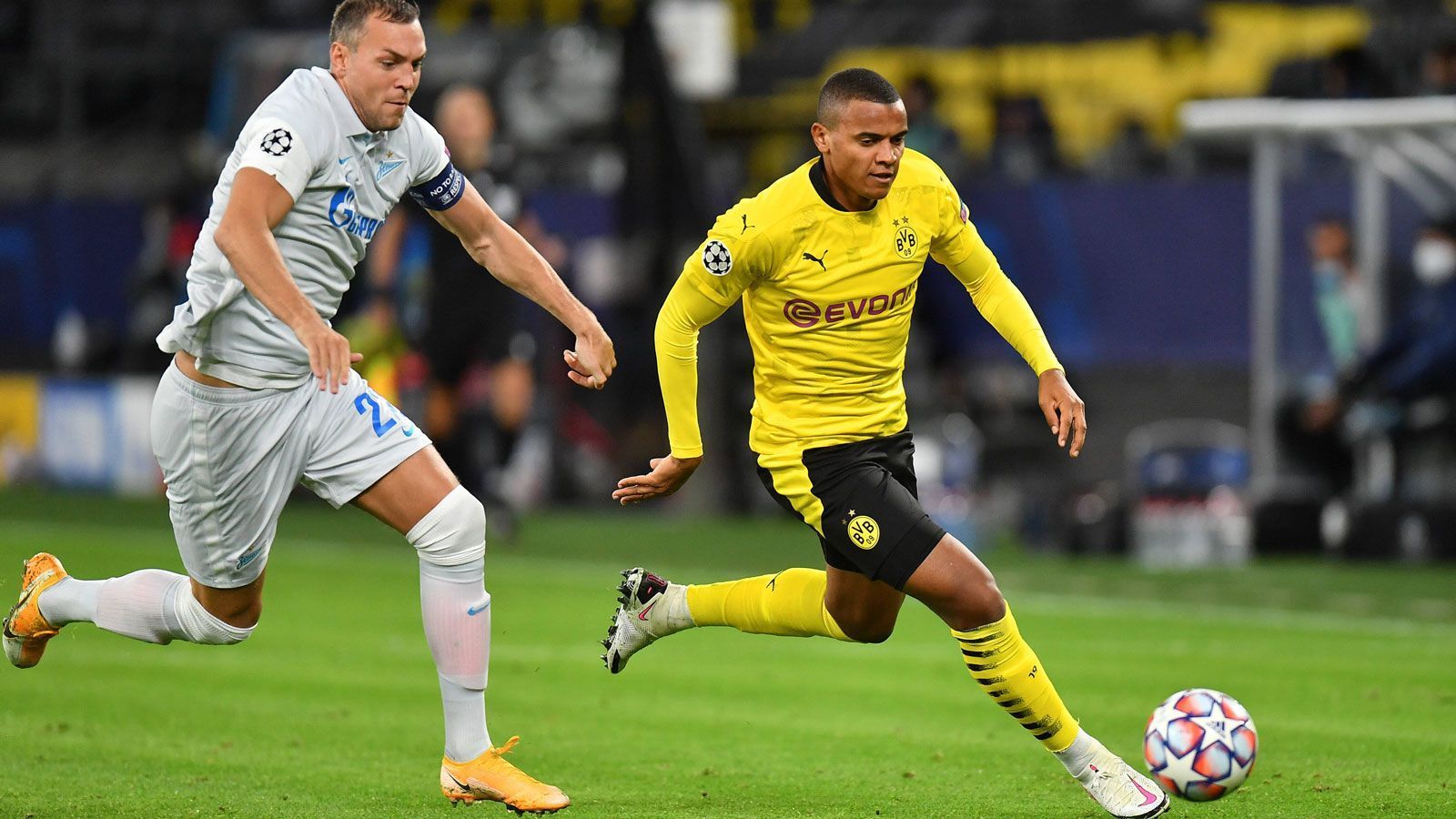
                <strong>Manuel Akanji</strong><br>
                Bei ihm schwingt am Anfang immer ein wenig die Gefahr eines folgenschweren Patzers mit. Agiert aber gegen offensiv harmlose Russen weitgehend solide. ran.de-Note: 3
              